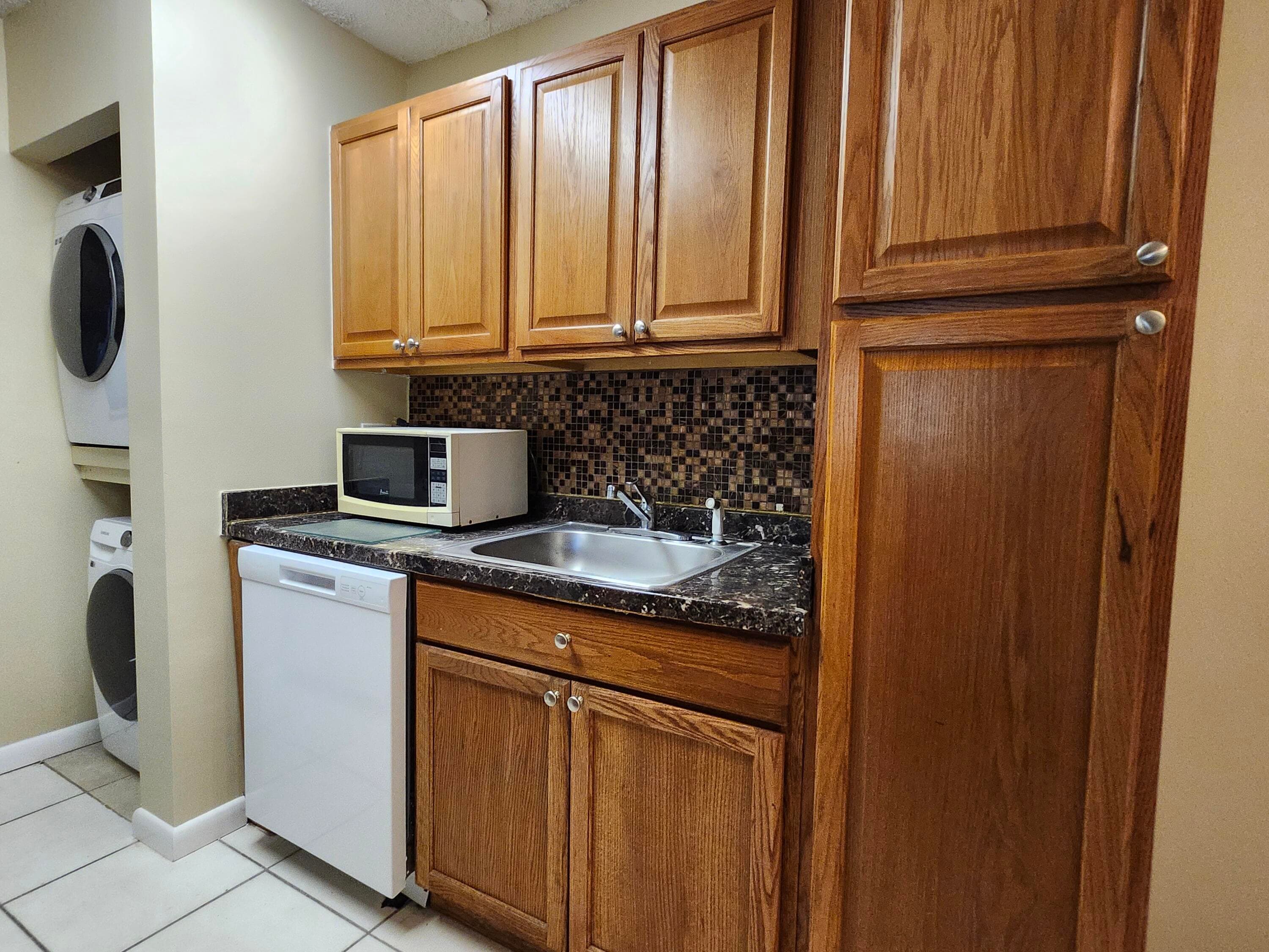 545 Trace Circle 105, Deerfield Beach, FL 33441 — photo 11 of 44