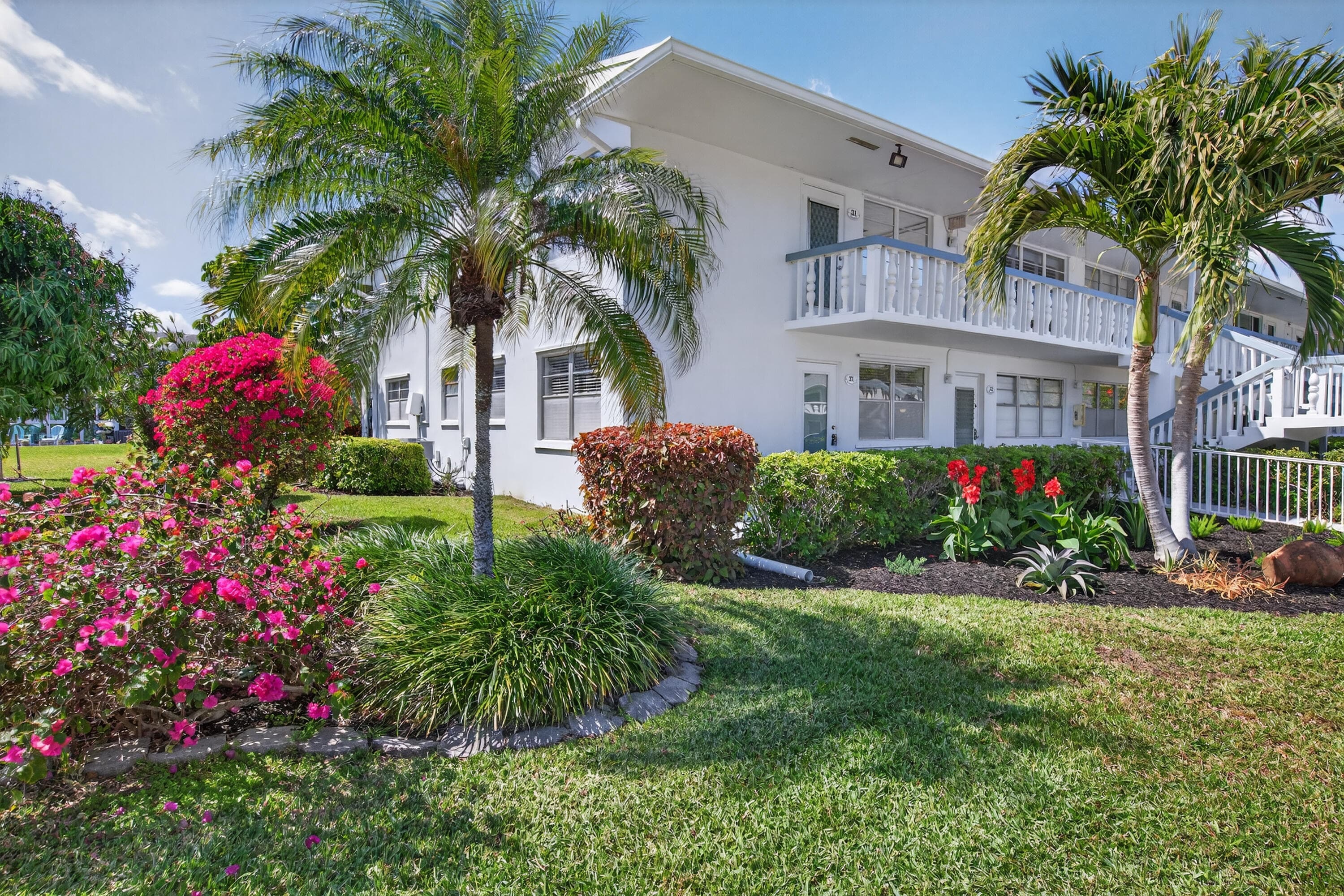 21 Harwood B, Deerfield Beach, FL 33442 — photo 1 of 71