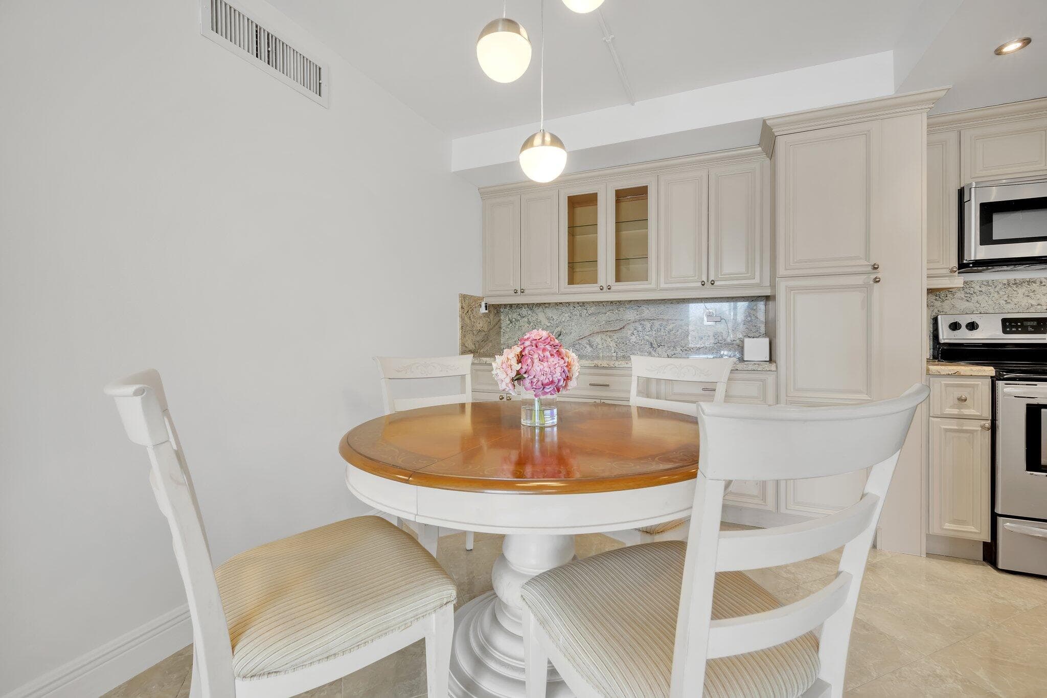720 Bayshore Drive 304, Fort Lauderdale, FL 33304 — photo 5 of 20
