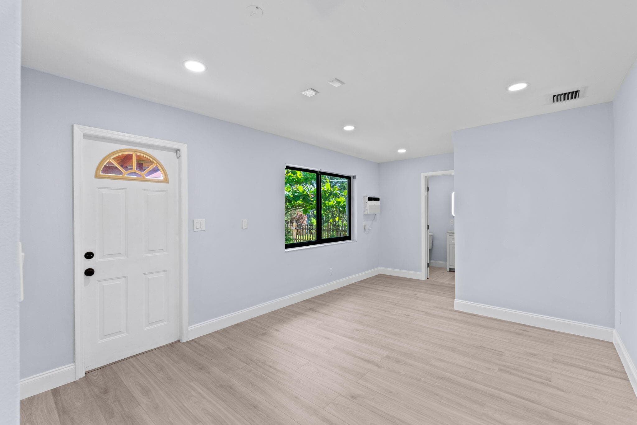 699 NE 40th Street, Oakland Park, FL 33334 — photo 28 of 39