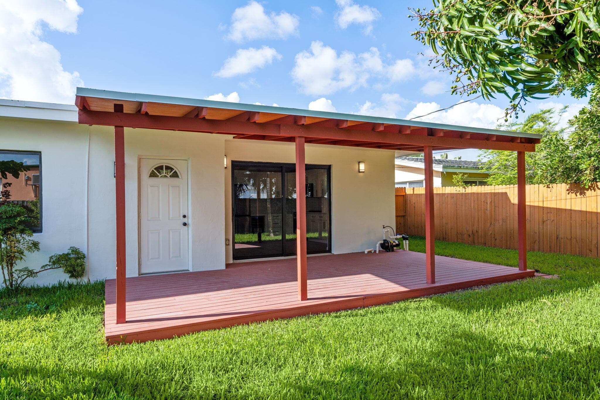 699 NE 40th Street, Oakland Park, FL 33334 — photo 33 of 39