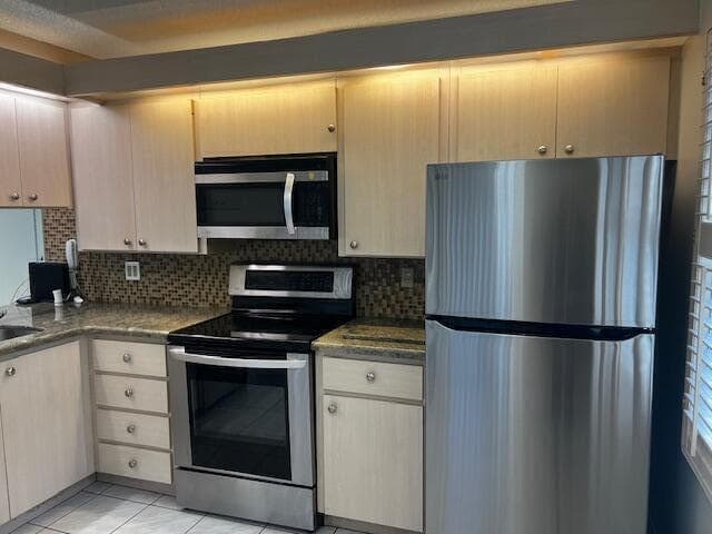 4701 Roxbury Court, Boynton Beach, FL 33436 — photo 4 of 35