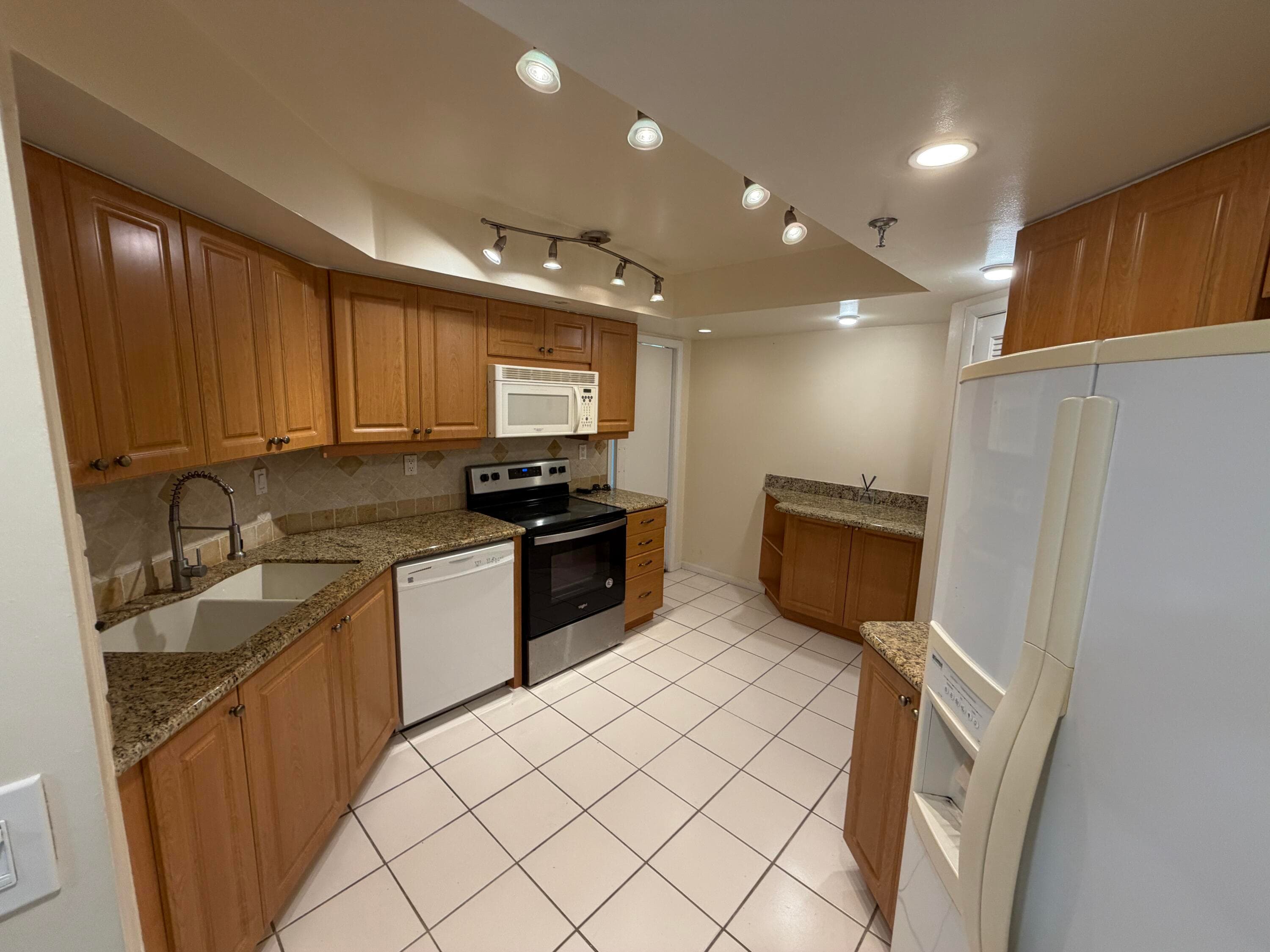 6463 La Costa Drive 203, Boca Raton, FL 33433 — photo 4 of 44