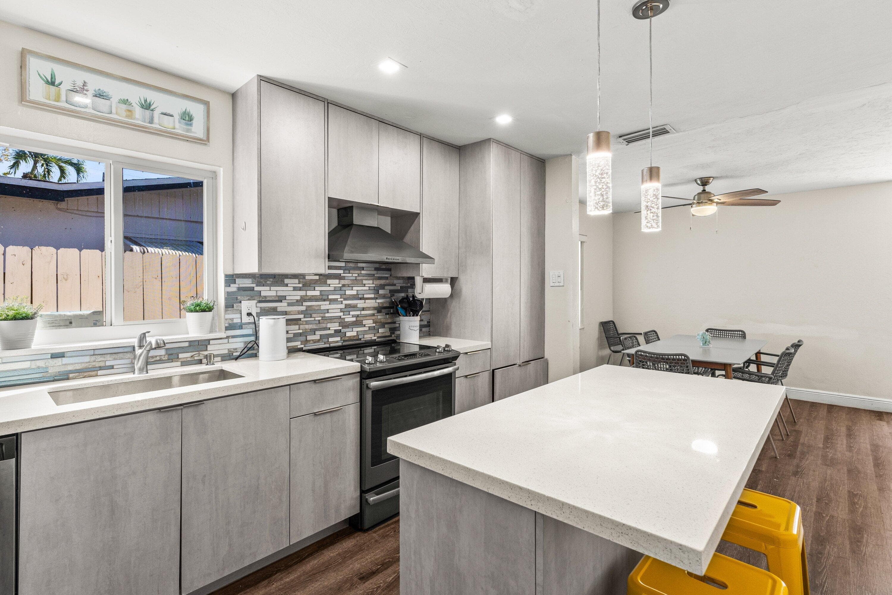 1121 N 66th Terrace, Hollywood, FL 33024 — photo 7 of 29