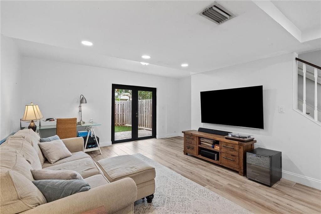 247 City View Drive, Fort Lauderdale, FL 33311 — photo 4 of 20