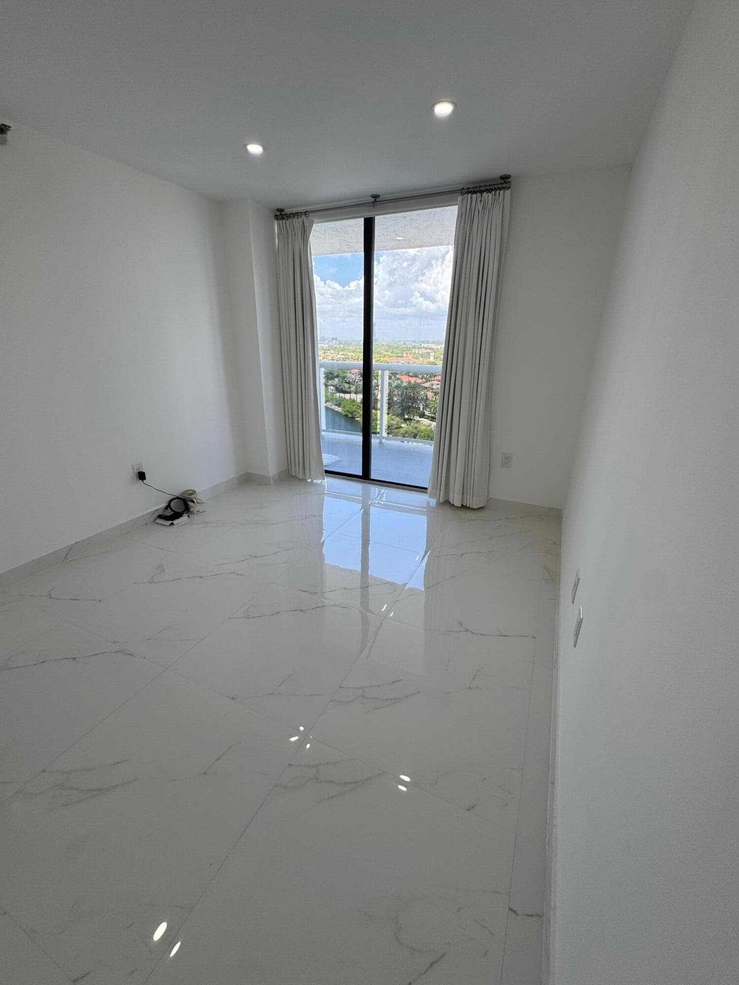 20515 E Country Club Drive 1442, Miami, FL 33180 — photo 23 of 32