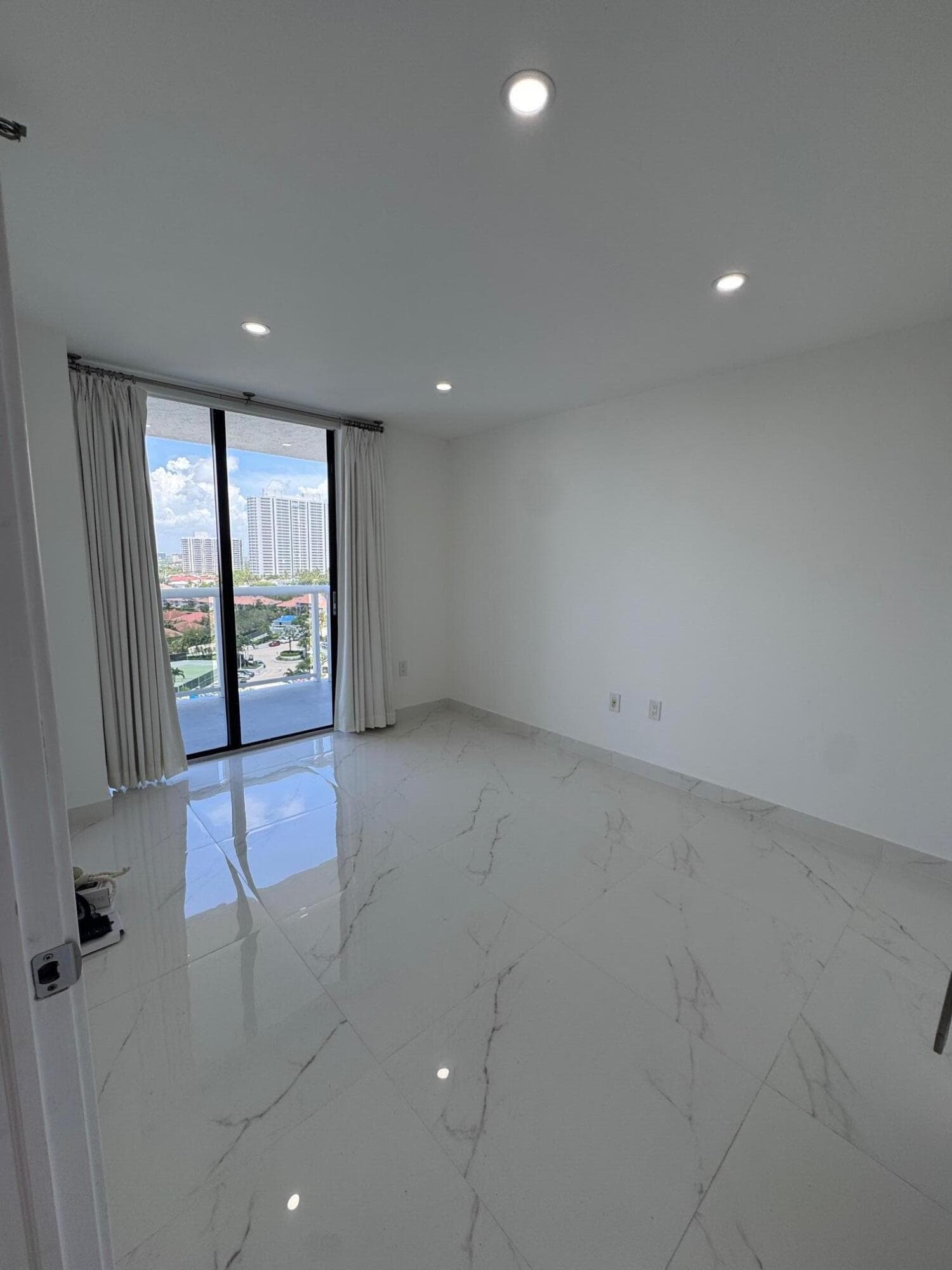20515 E Country Club Drive 1442, Miami, FL 33180 — photo 24 of 32