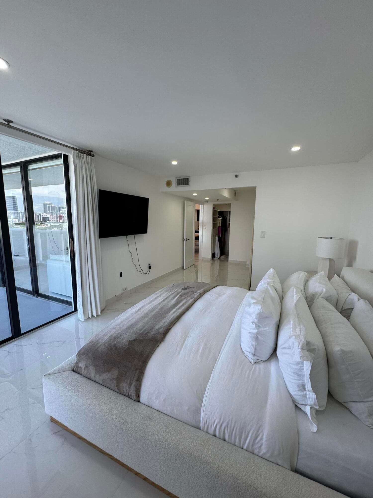 20515 E Country Club Drive 1442, Miami, FL 33180 — photo 15 of 32