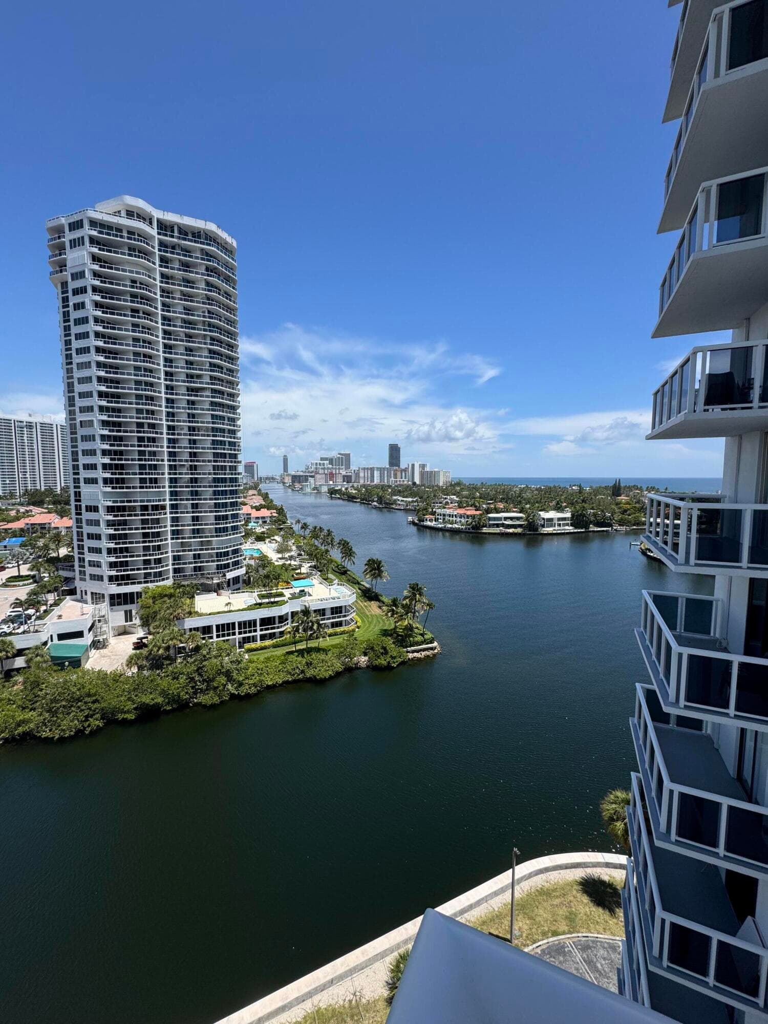 20515 E Country Club Drive 1442, Miami, FL 33180 — photo 3 of 32