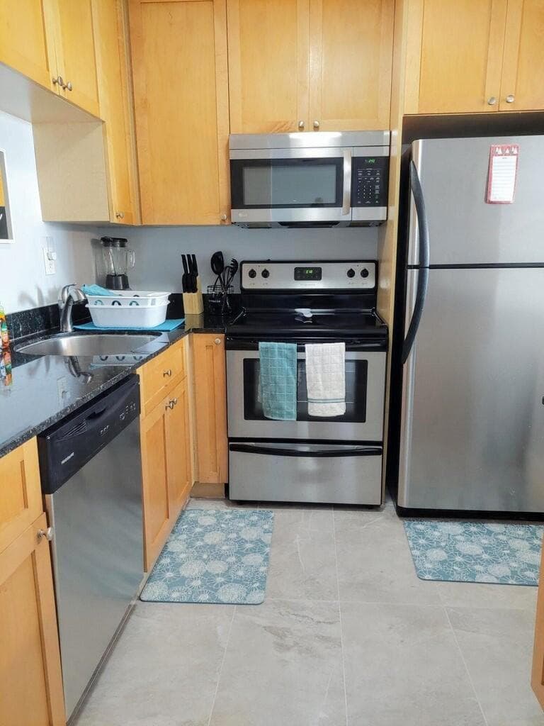 1830 Embassy Drive 605, West Palm Beach, FL 33401 — photo 5 of 18