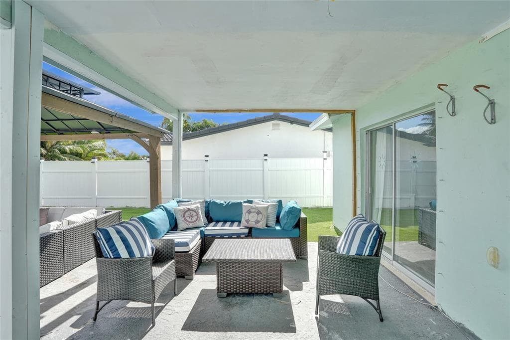 1710 SW 6th Avenue, Pompano Beach, FL 33060 — photo 16 of 50
