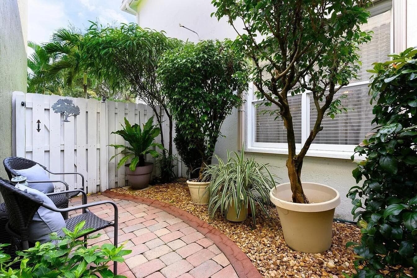 4156 Meade Way, West Palm Beach, FL 33409 — photo 5 of 41