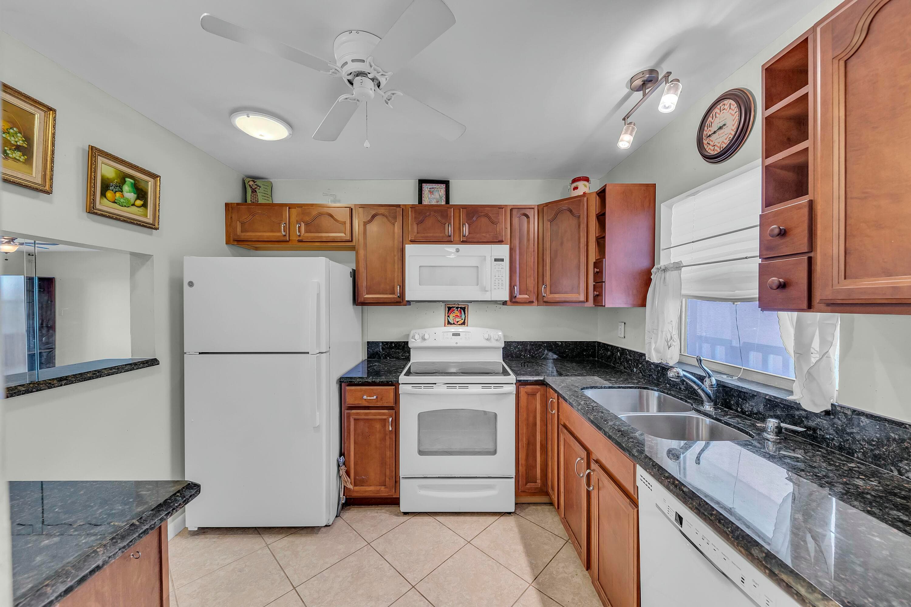 9401 Sunrise Lakes Boulevard 311, Sunrise, FL 33322 — photo 14 of 44