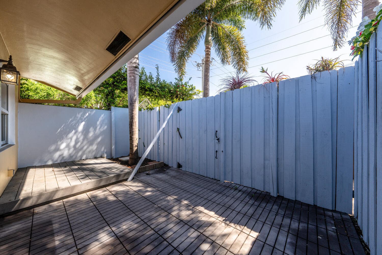 1200 NE 17th Court 1, Fort Lauderdale, FL 33305 — photo 5 of 35
