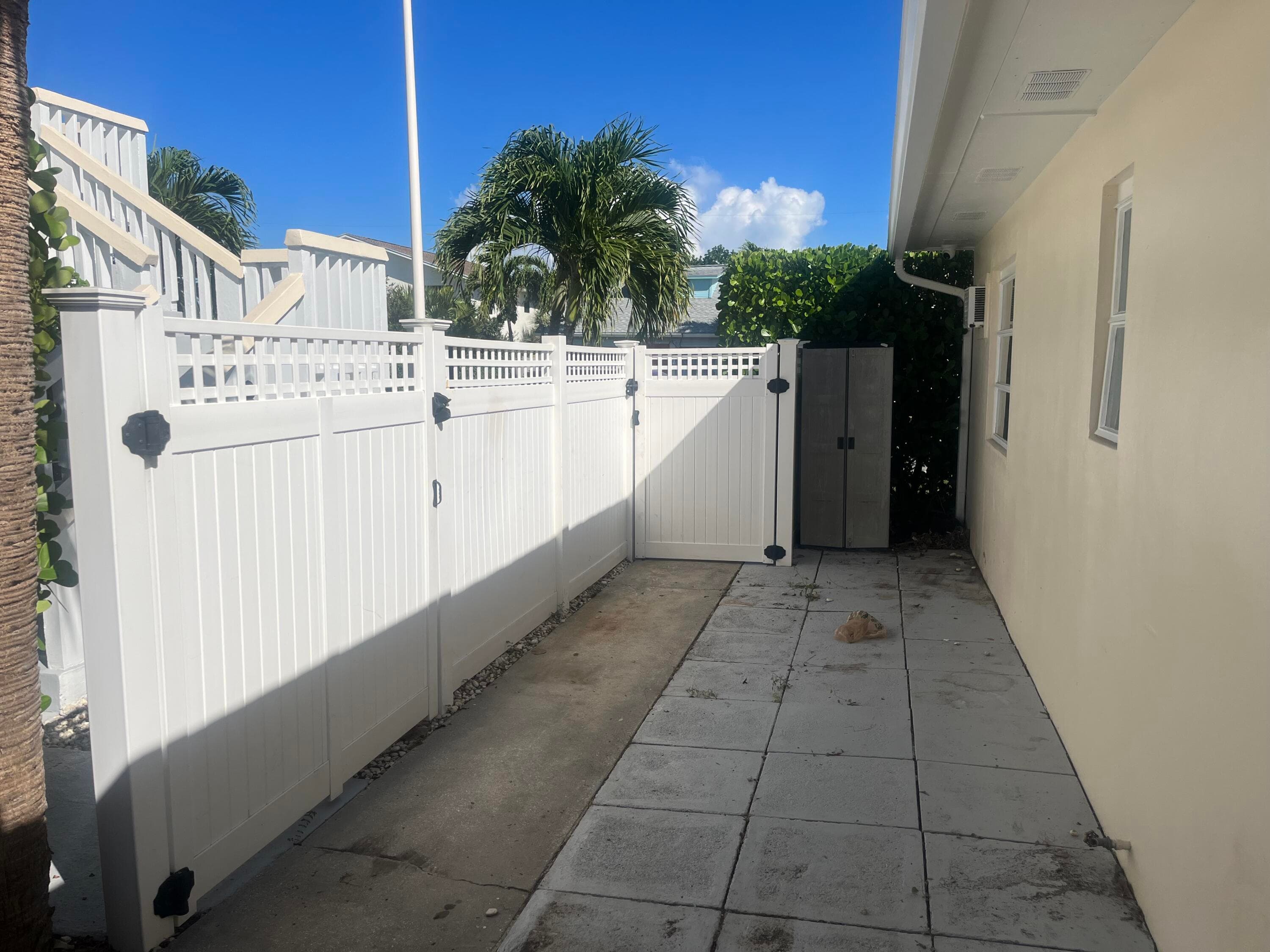 327 S Ocean Breeze Drive 1, Lake Worth Beach, FL 33460 — photo 11 of 23