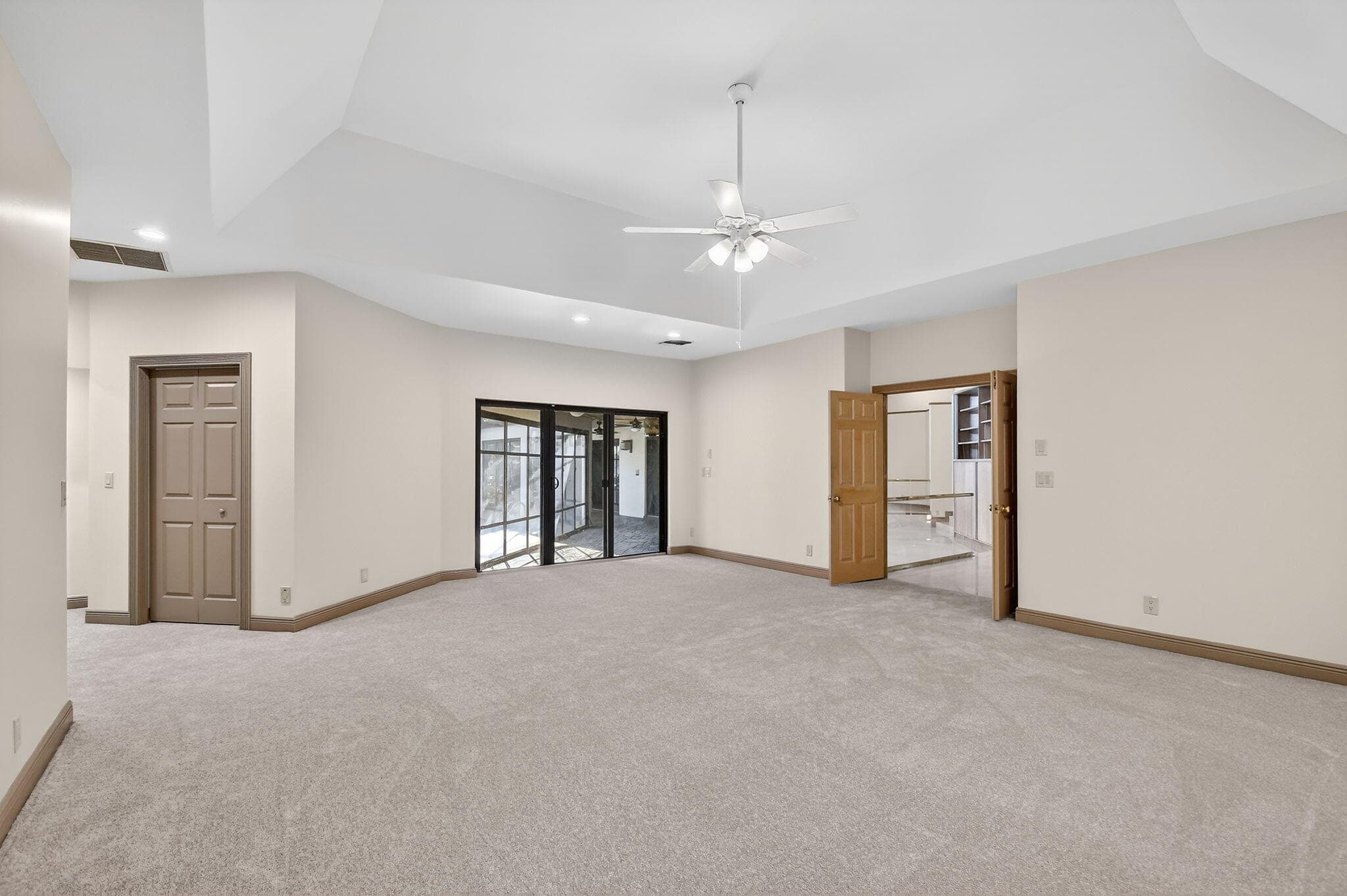 2410 Embassy Drive, West Palm Beach, FL 33401 — photo 21 of 42