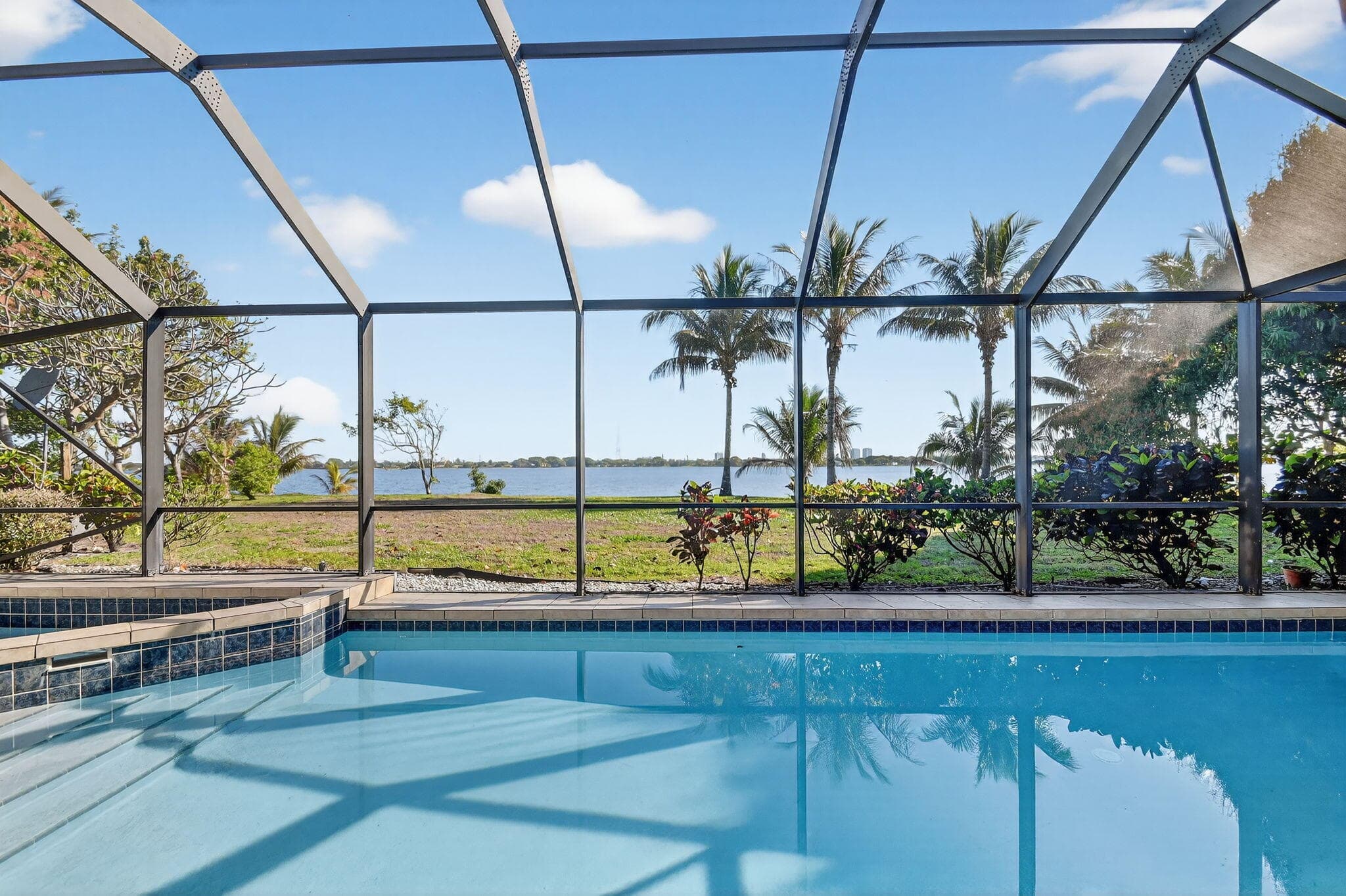 2410 Embassy Drive, West Palm Beach, FL 33401 — photo 34 of 42