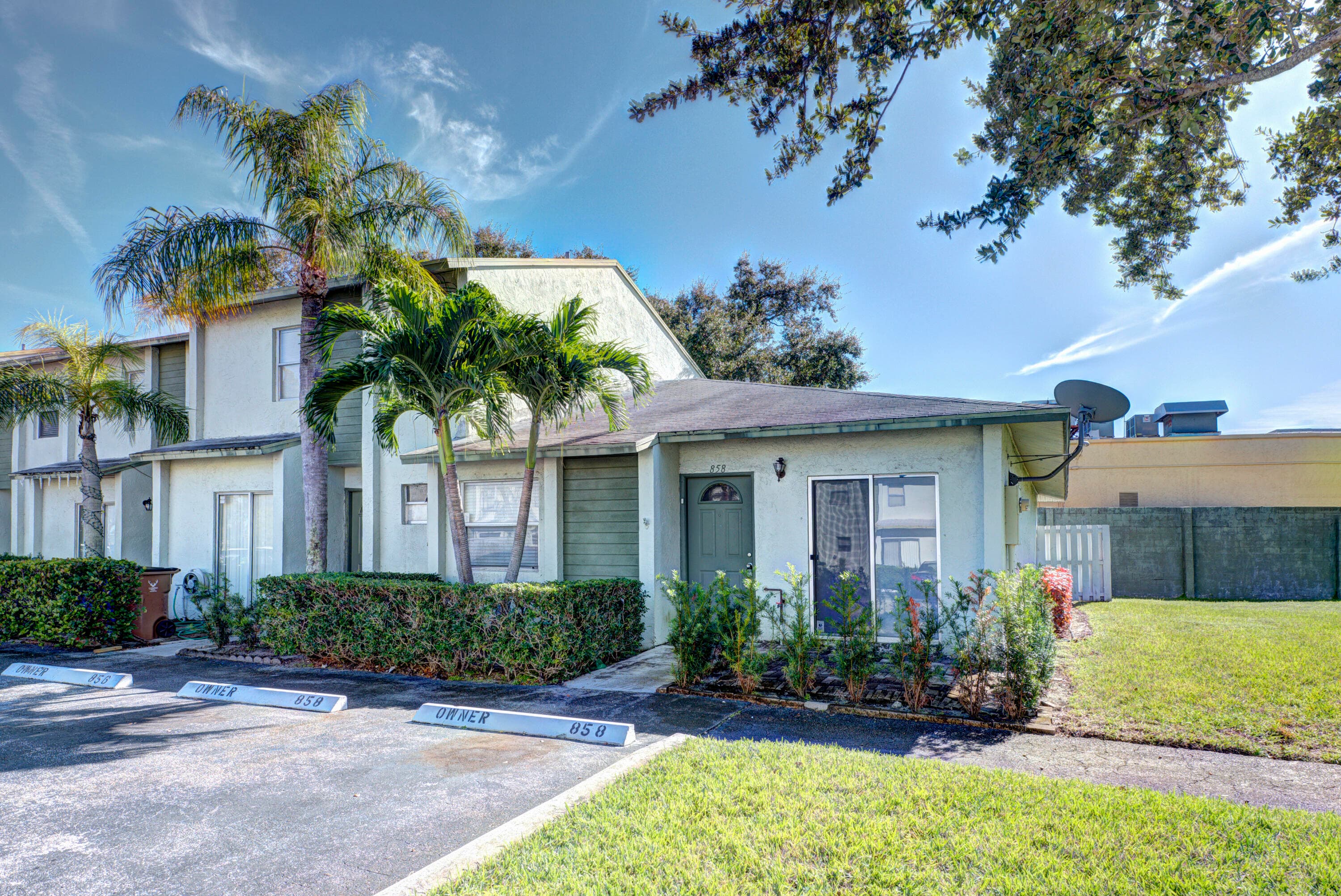 858 Crystal Lake Drive, Deerfield Beach, FL 33064 — photo