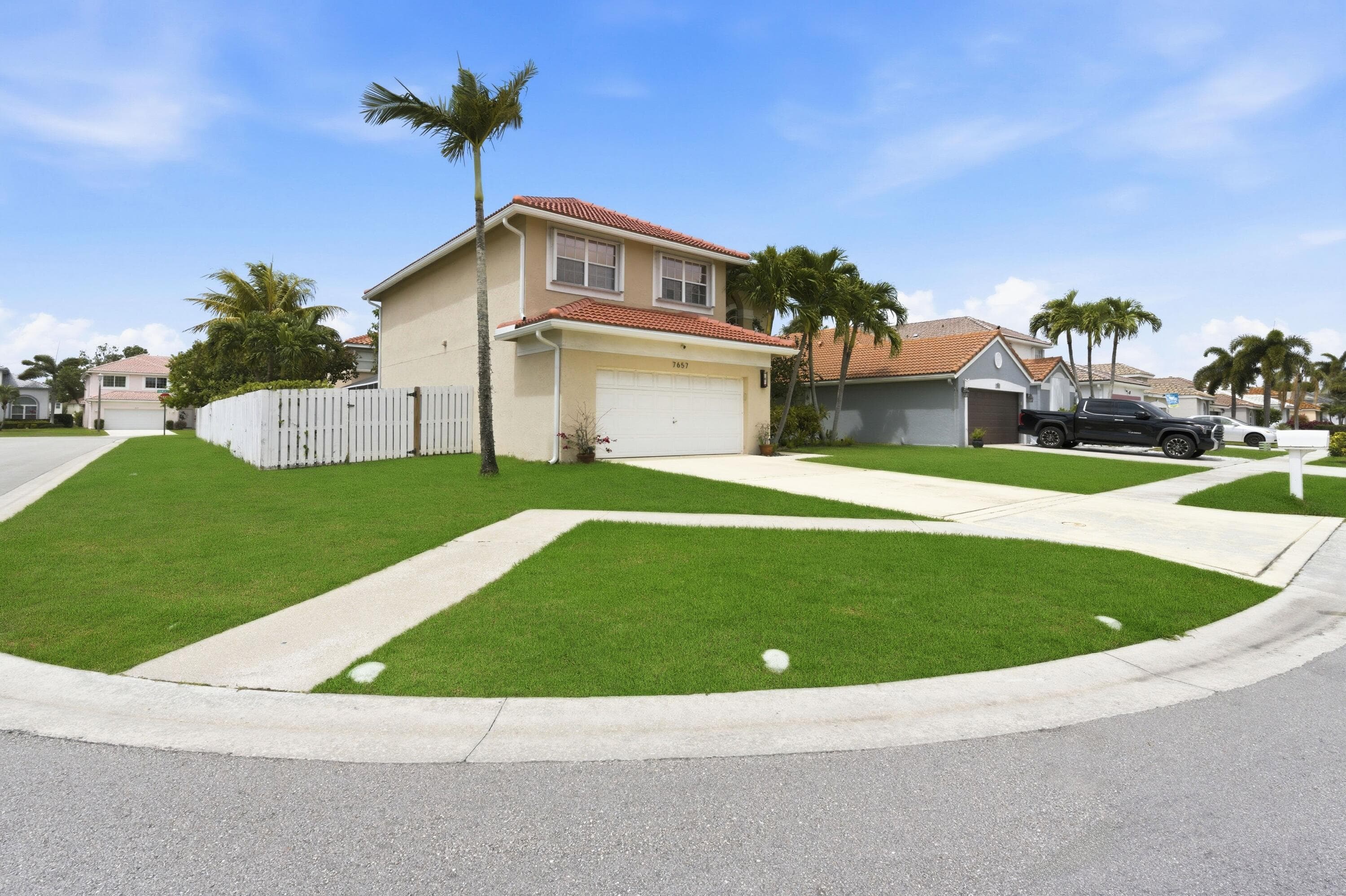 7657 Thornlee Drive, Lake Worth, FL 33467 — photo 2 of 32