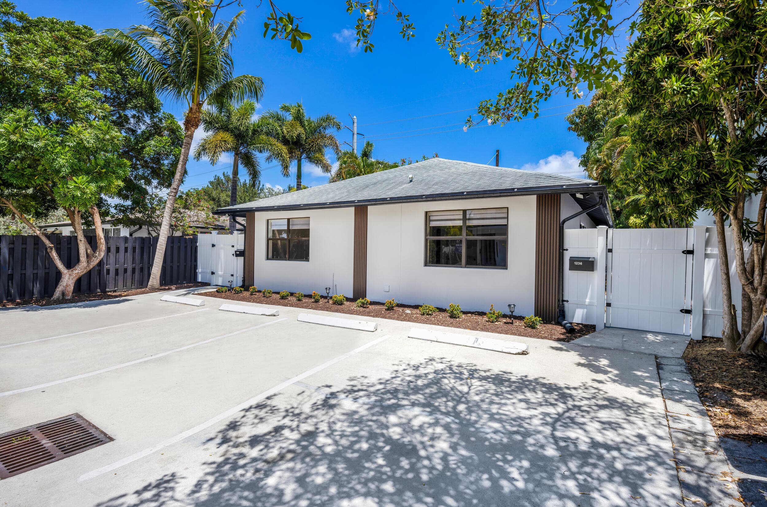 1236 NE 12th Avenue B, Fort Lauderdale, FL 33304 — photo 1 of 21