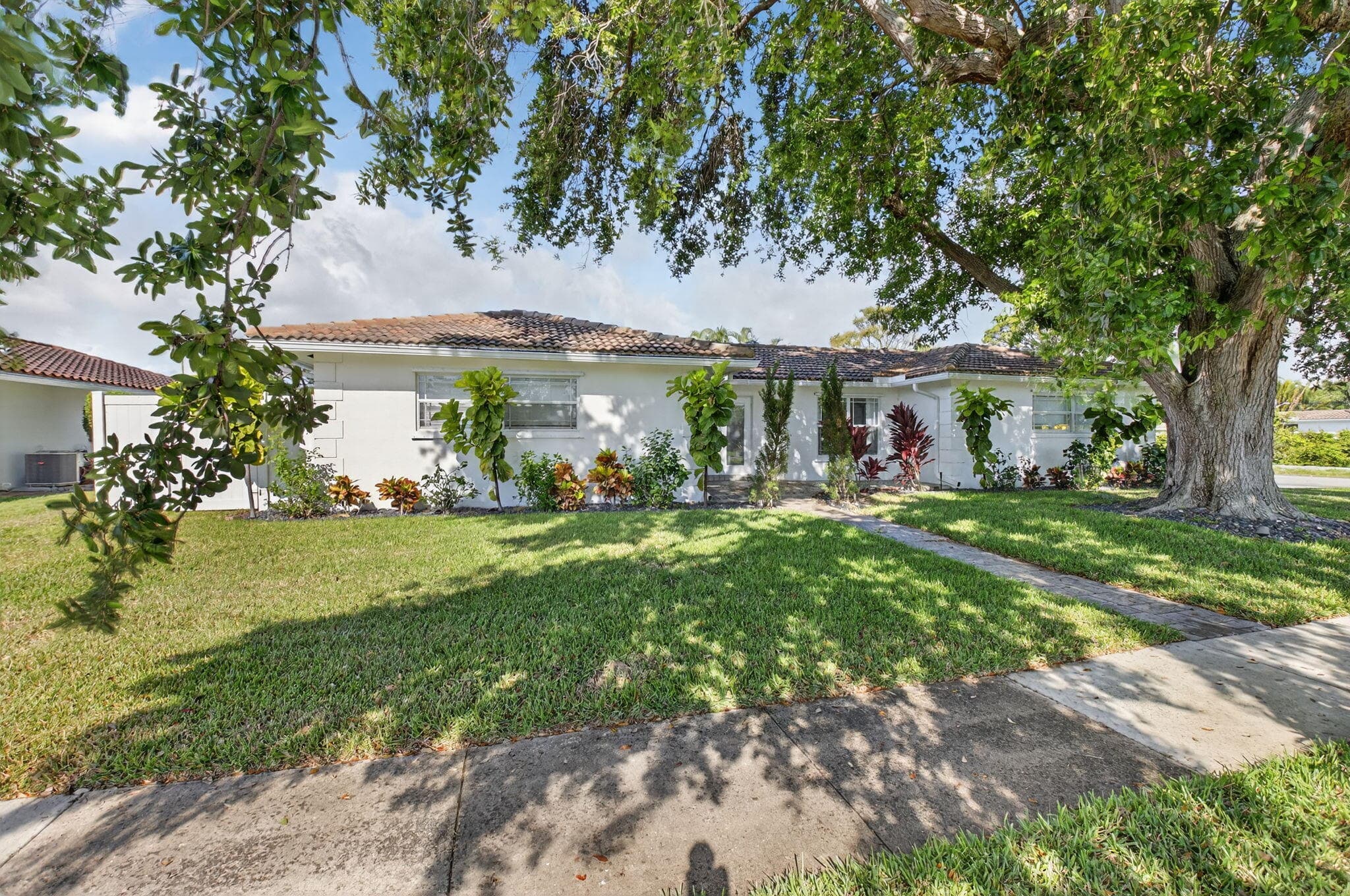 1010 SW 2nd Street, Boca Raton, FL 33486 — photo 2 of 40