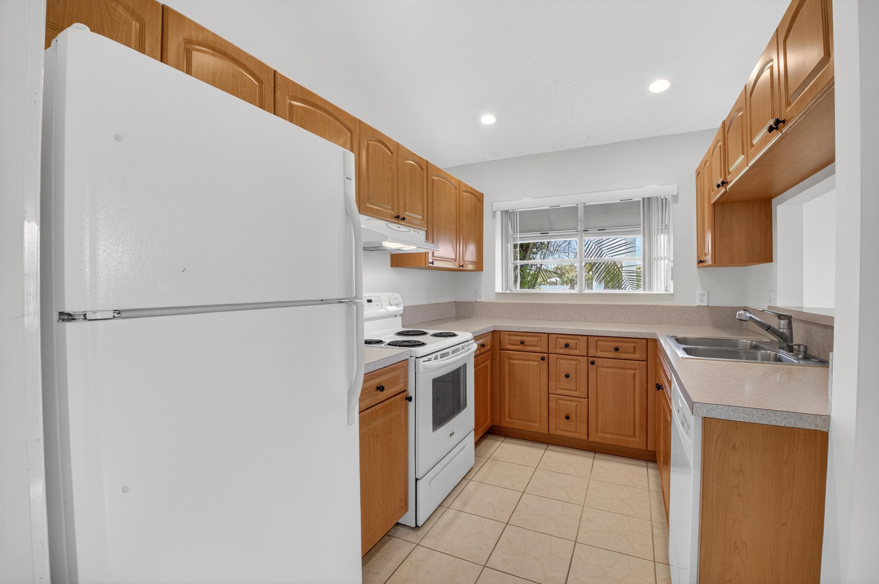 11151 Autoro Court, Boca Raton, FL 33498 — photo 8 of 70