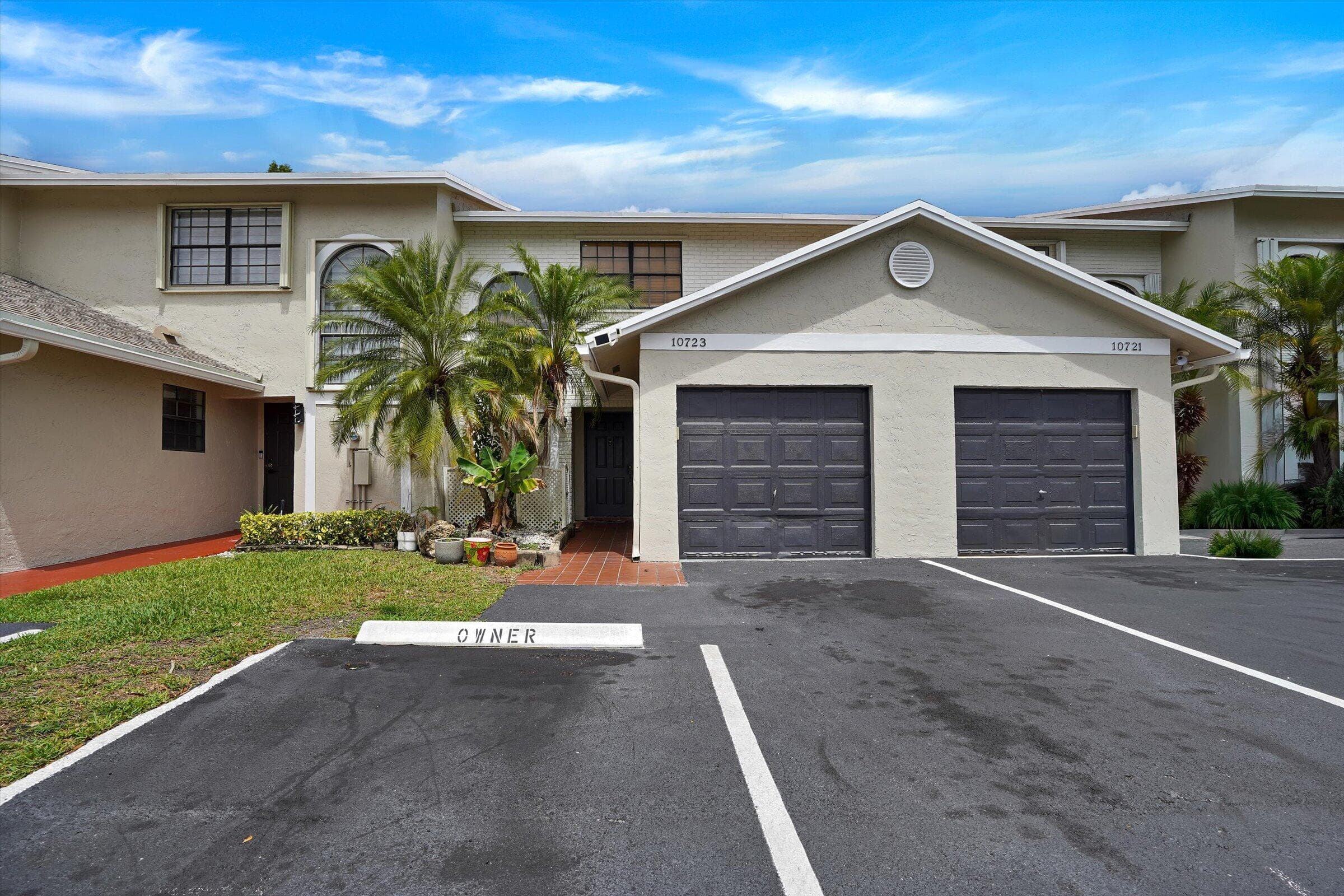 10723 NW 11th Street 10723, Pembroke Pines, FL 33026 — photo 1 of 30