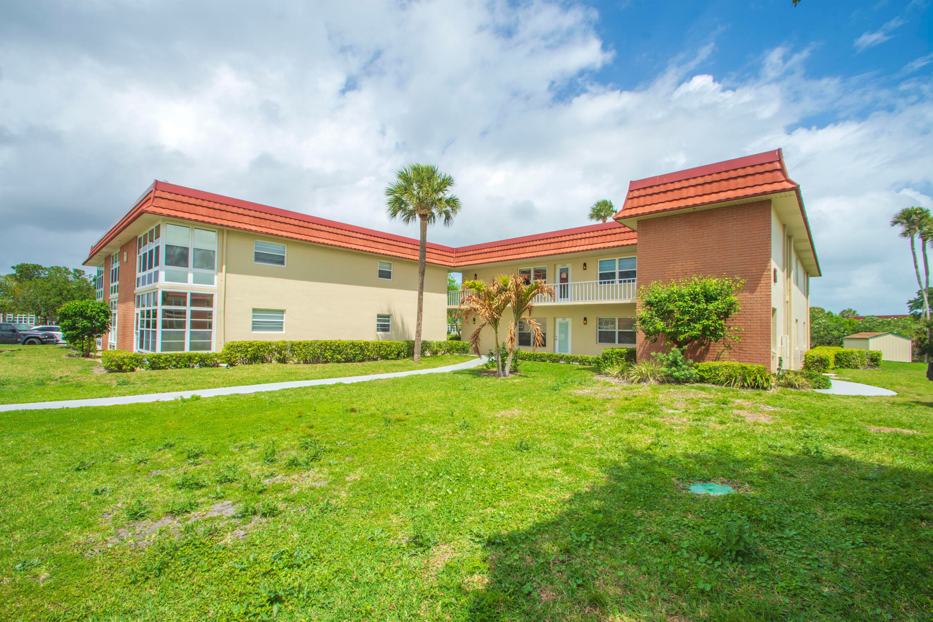 66 Woodland Drive 204, Vero Beach, FL 32962 — photo 2 of 51
