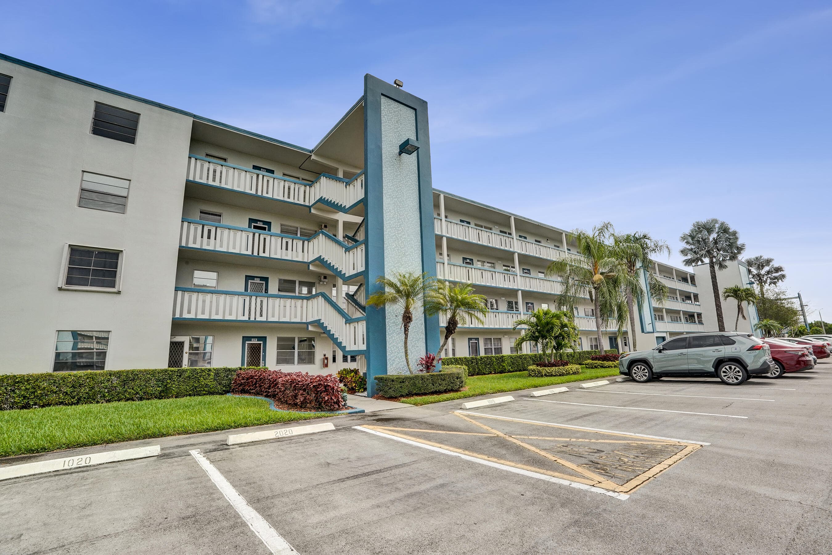 1020 Lincoln, Boca Raton, FL 33434 — photo 1 of 34