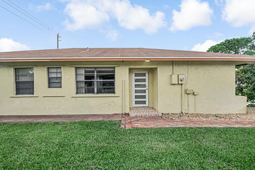 4917 Luqui Court, West Palm Beach, FL 33415 — photo 2 of 29