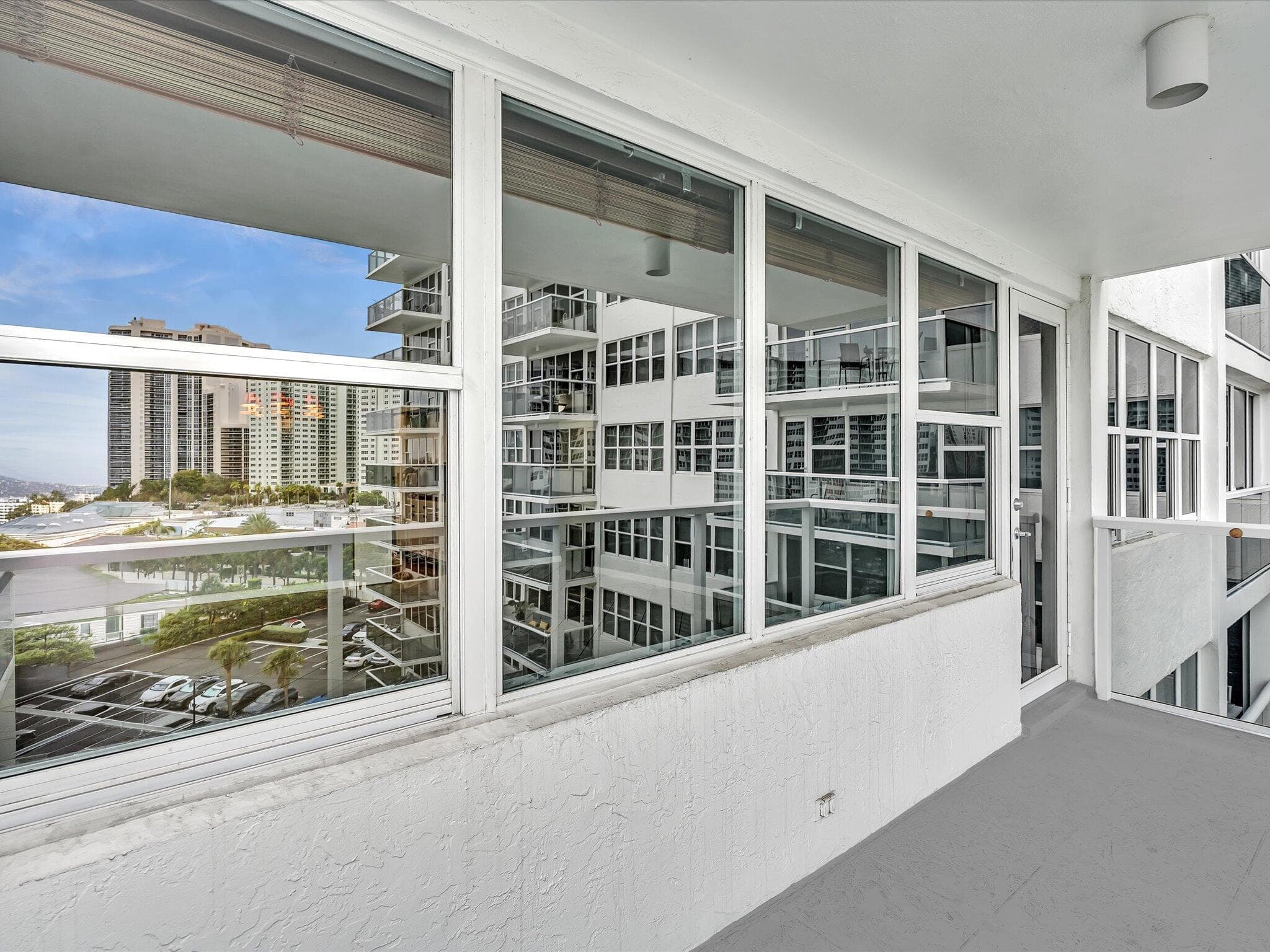 3300 NE 36th Street 820, Fort Lauderdale, FL 33308 — photo 4 of 41