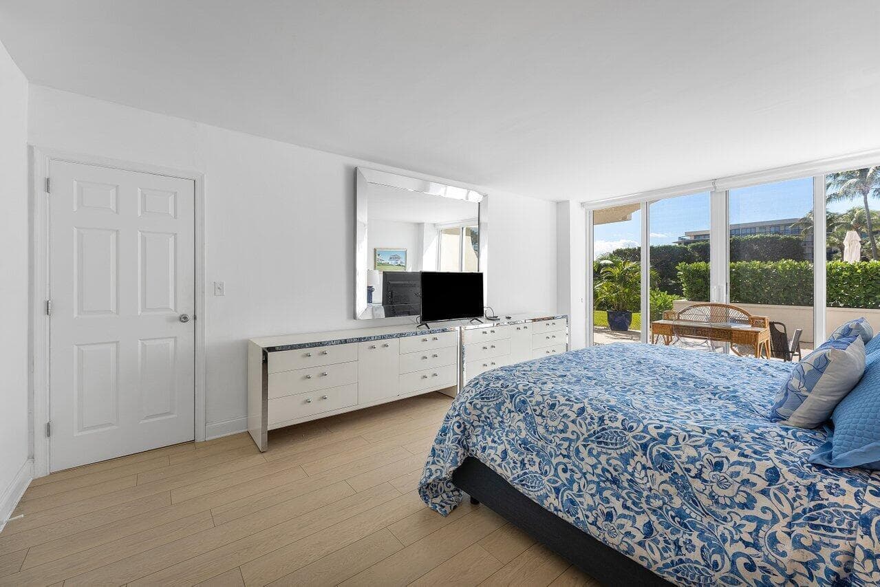 2773 S Ocean Boulevard 1100, Palm Beach, FL 33480 — photo 15 of 21