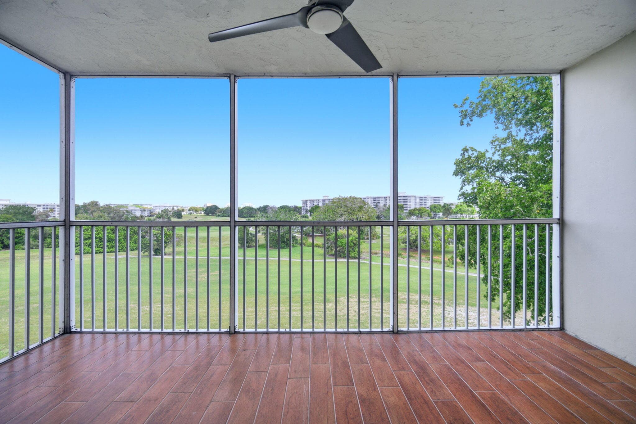 2901 S Palm Aire Drive, Pompano Beach, FL 33069 — photo 31 of 35