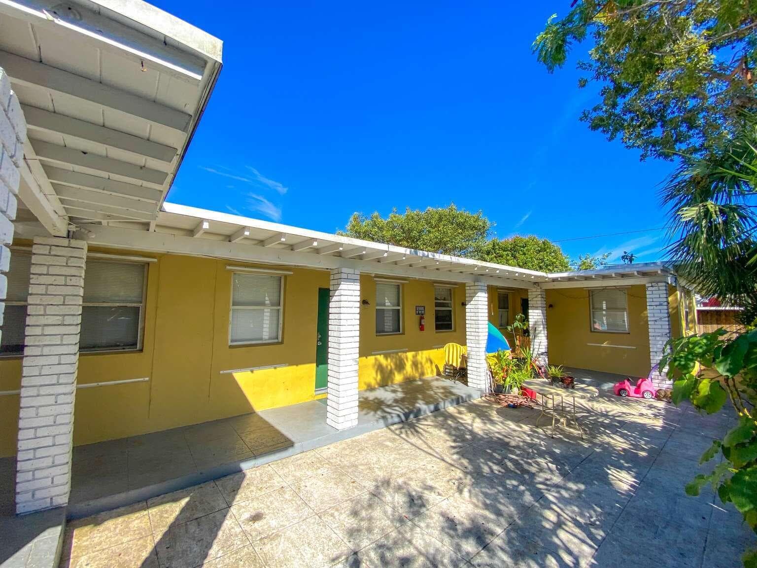 527 48th Street, West Palm Beach, FL 33407 — photo 3 of 12