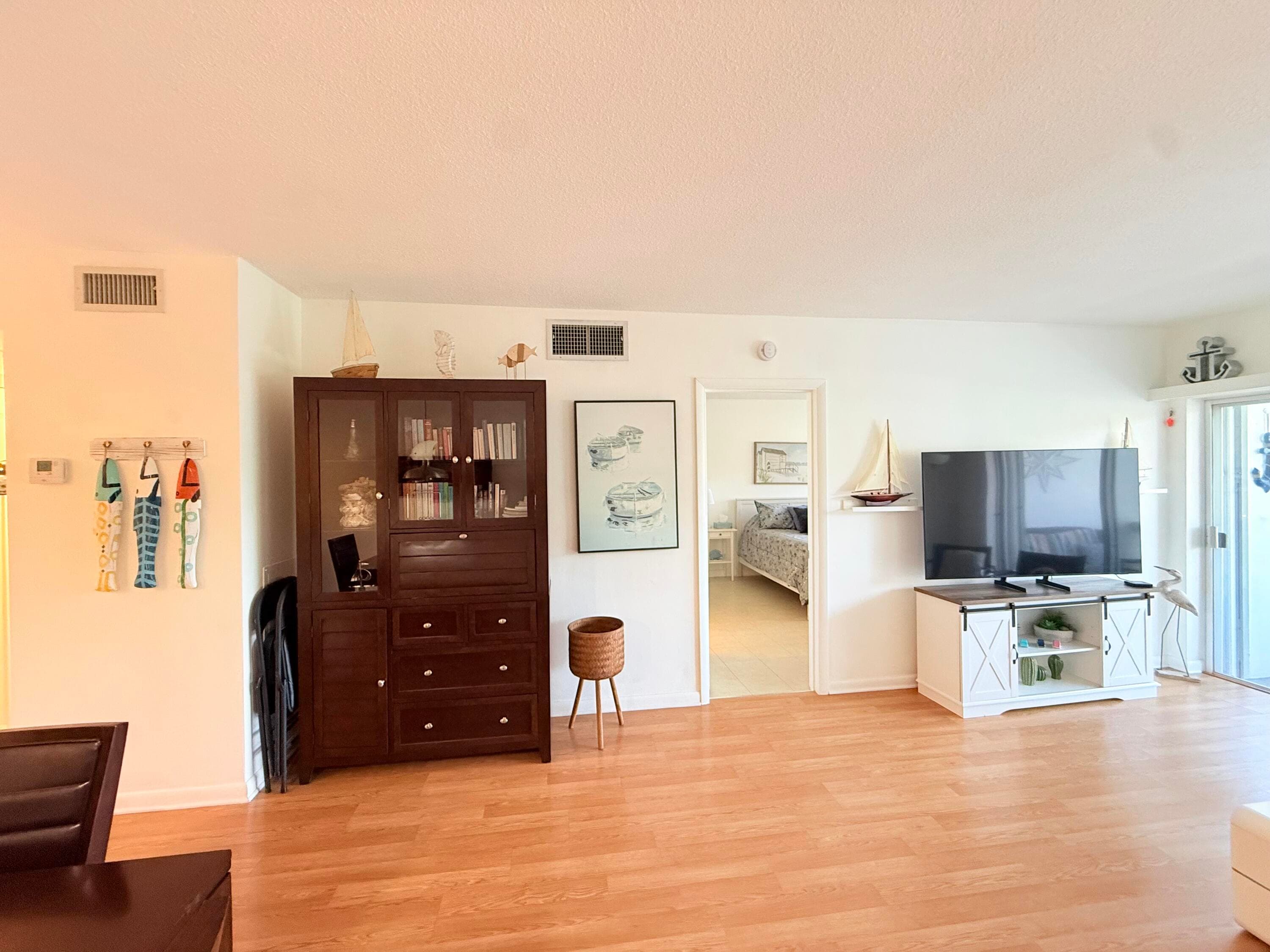 470 Paradise Isle Boulevard 204, Hallandale Beach, FL 33009 — photo 11 of 46