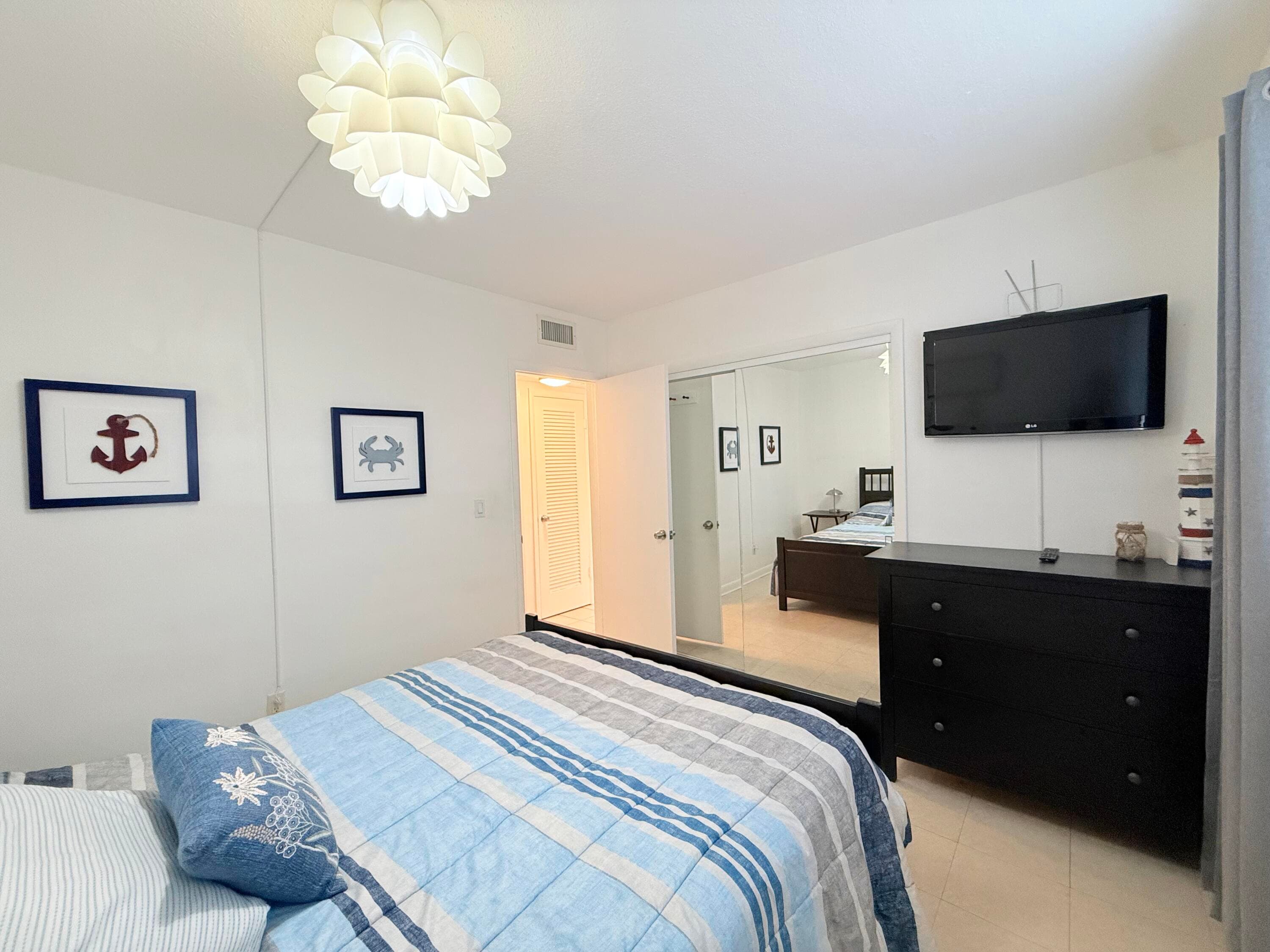 470 Paradise Isle Boulevard 204, Hallandale Beach, FL 33009 — photo 33 of 46