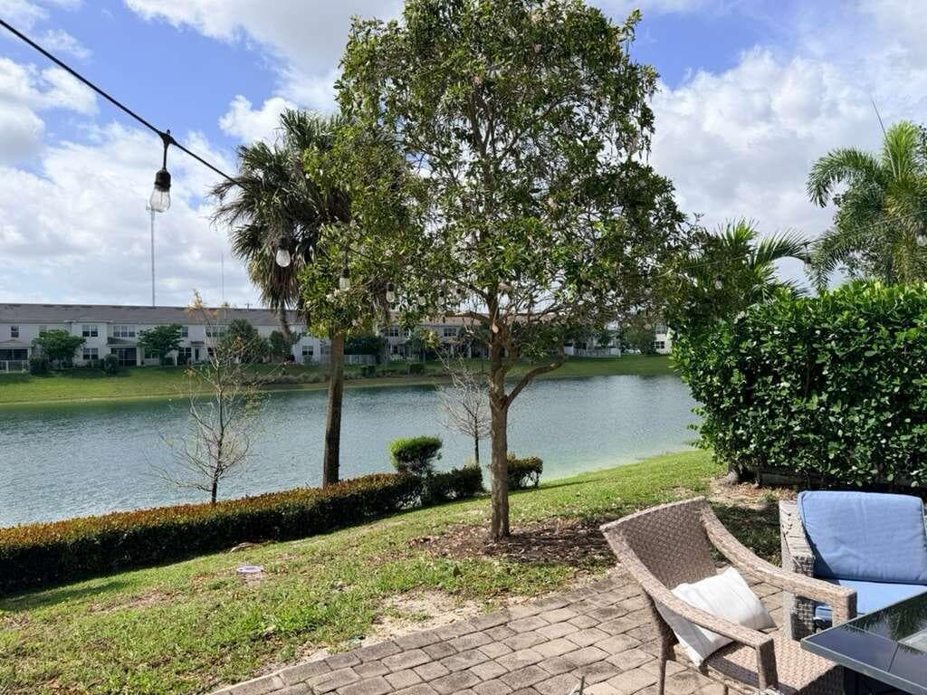 4924 Greenway Drive, Hollywood, FL 33021 — photo 4 of 48