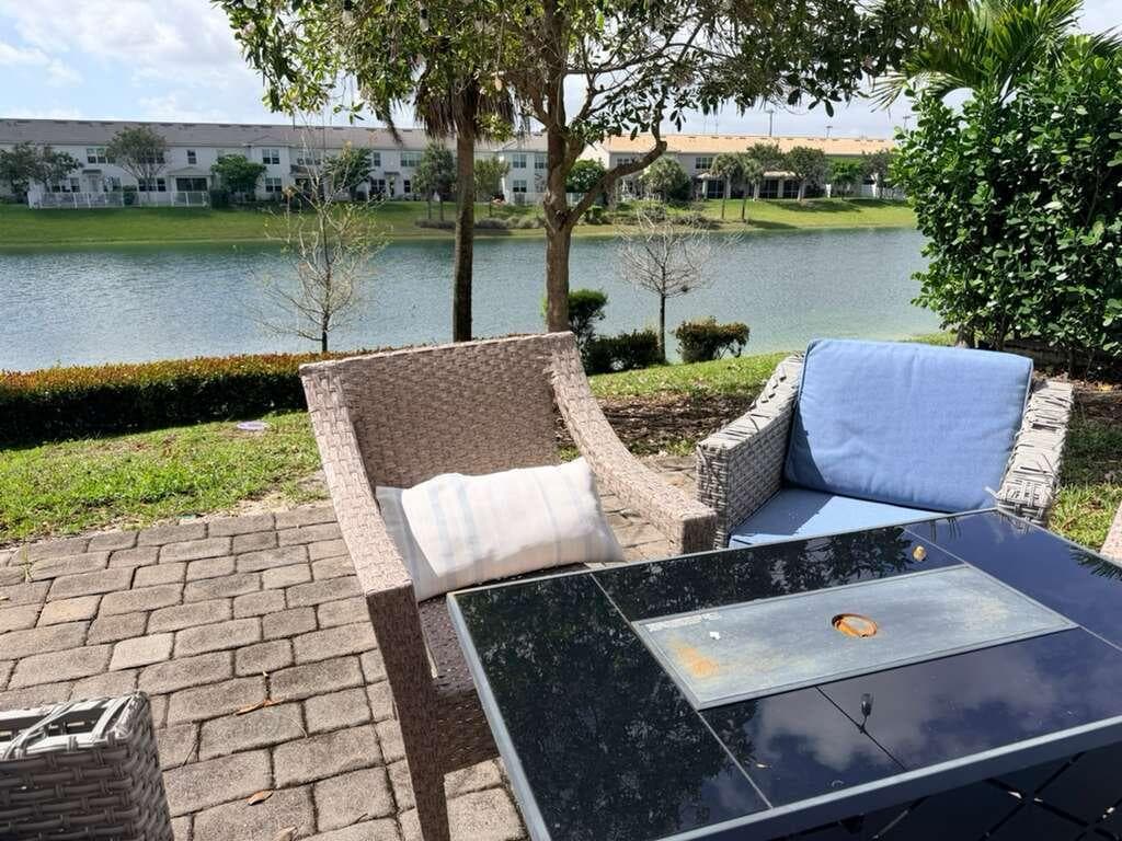 4924 Greenway Drive, Hollywood, FL 33021 — photo 6 of 48