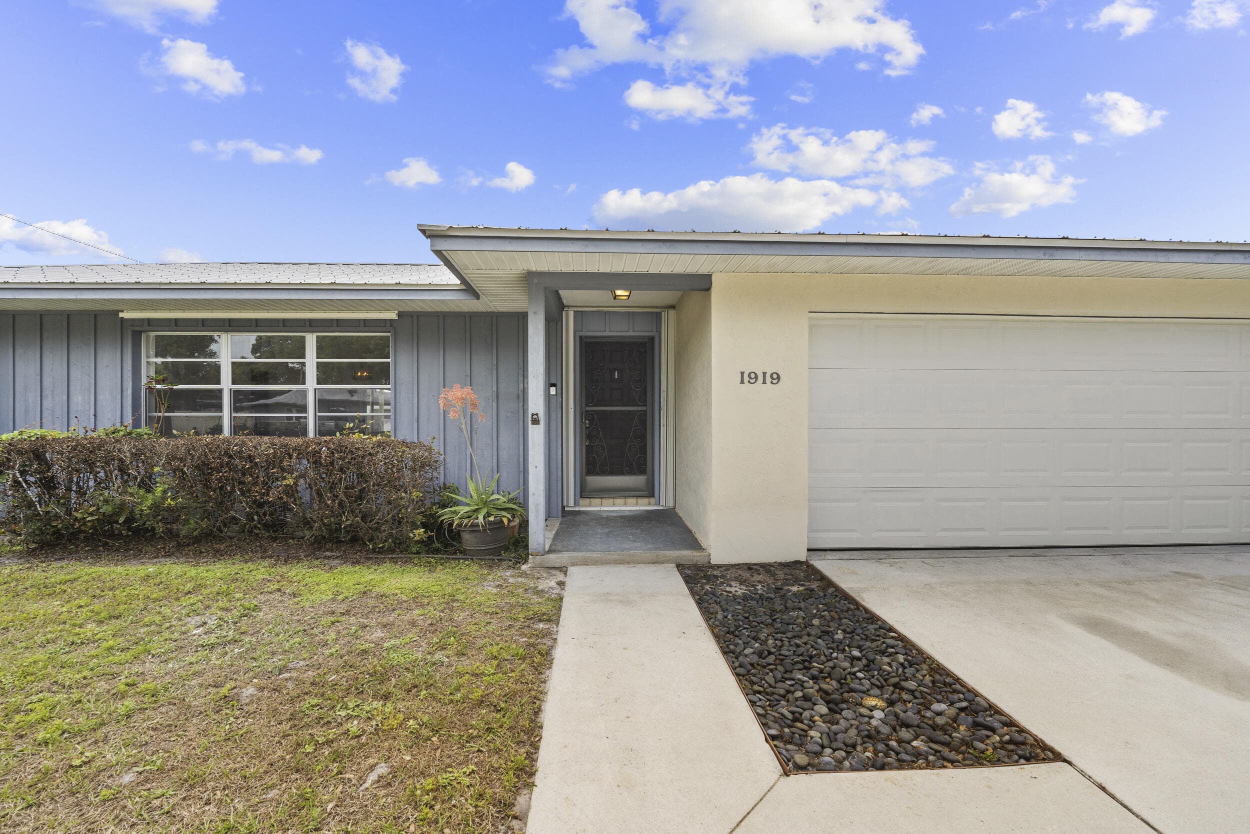 1919 Quail Court, Fort Pierce, FL 34982 — photo 3 of 33