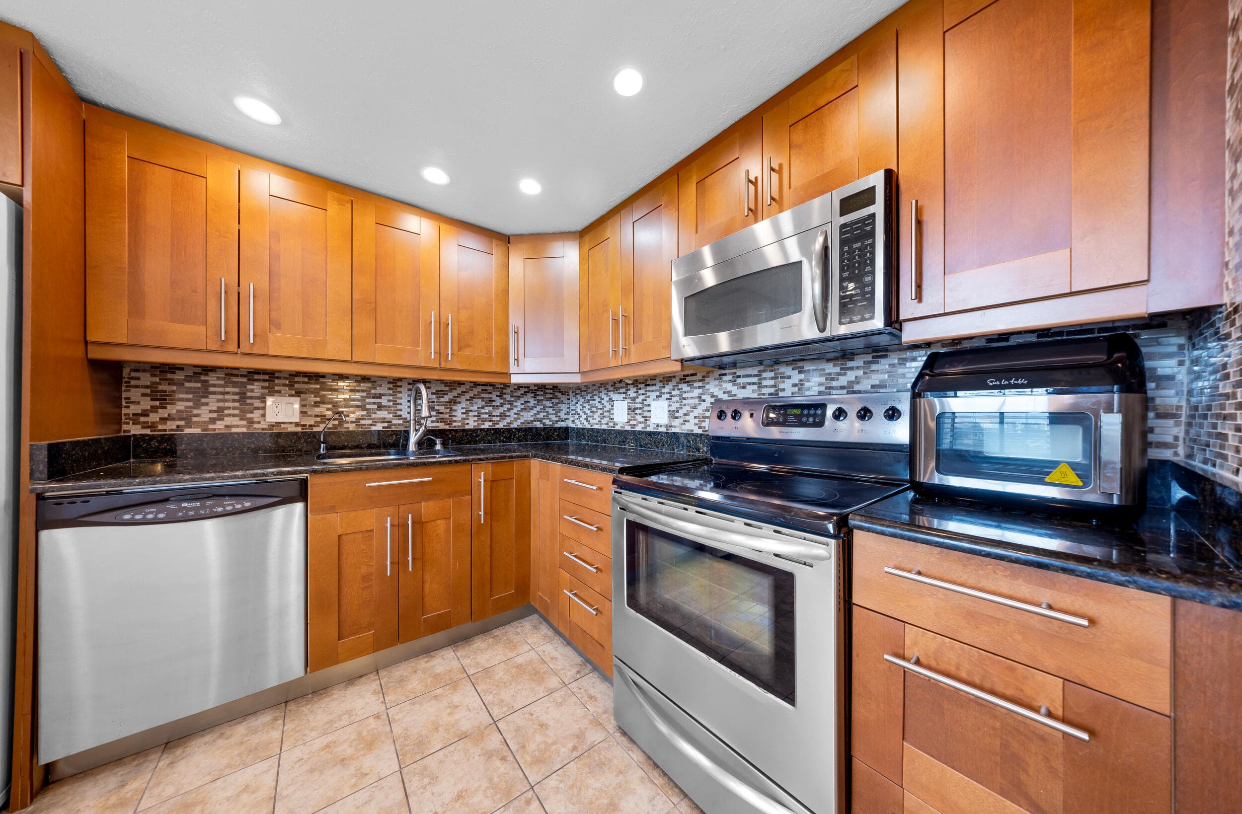 575 Oaks Lane 1009, Pompano Beach, FL 33069 — photo 10 of 26