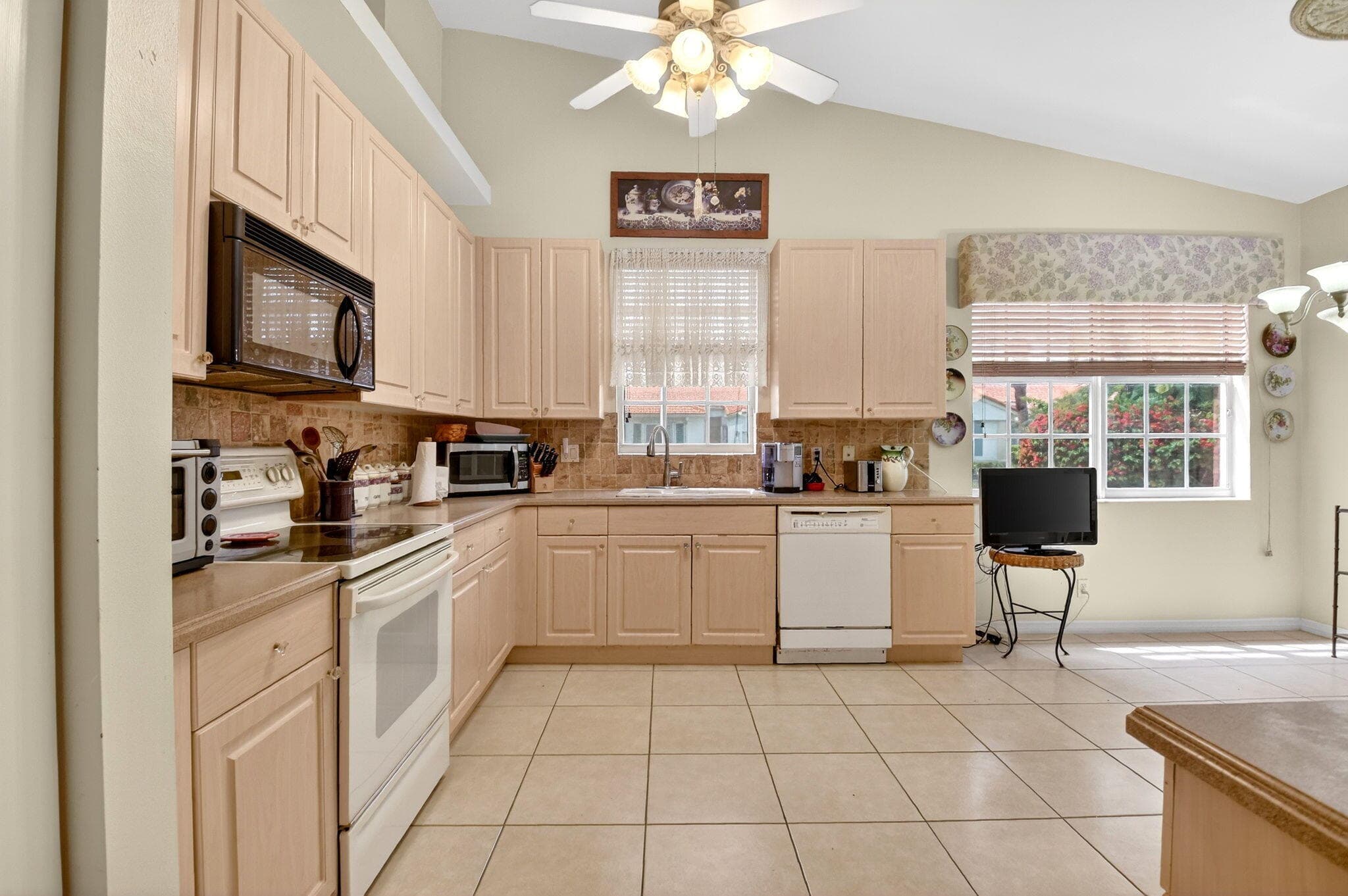 6276 Heliconia Road, Delray Beach, FL 33484 — photo 10 of 31