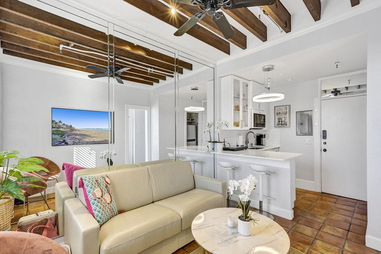 Condominium in Palm Beach — photo 6 of 35