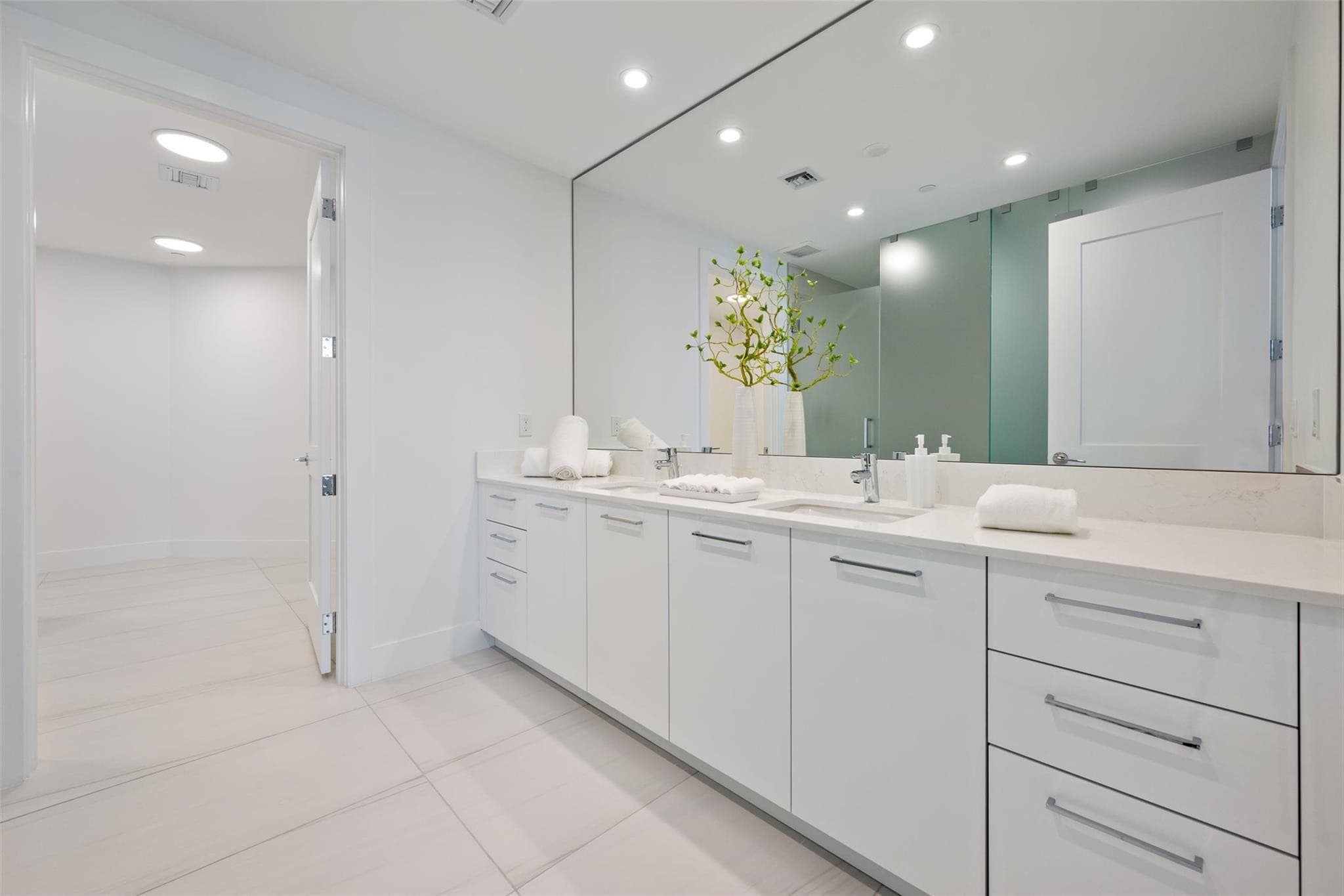 153 N Seabreeze Boulevard Unit 1105s, Fort Lauderdale, FL 33304 — photo 13 of 82