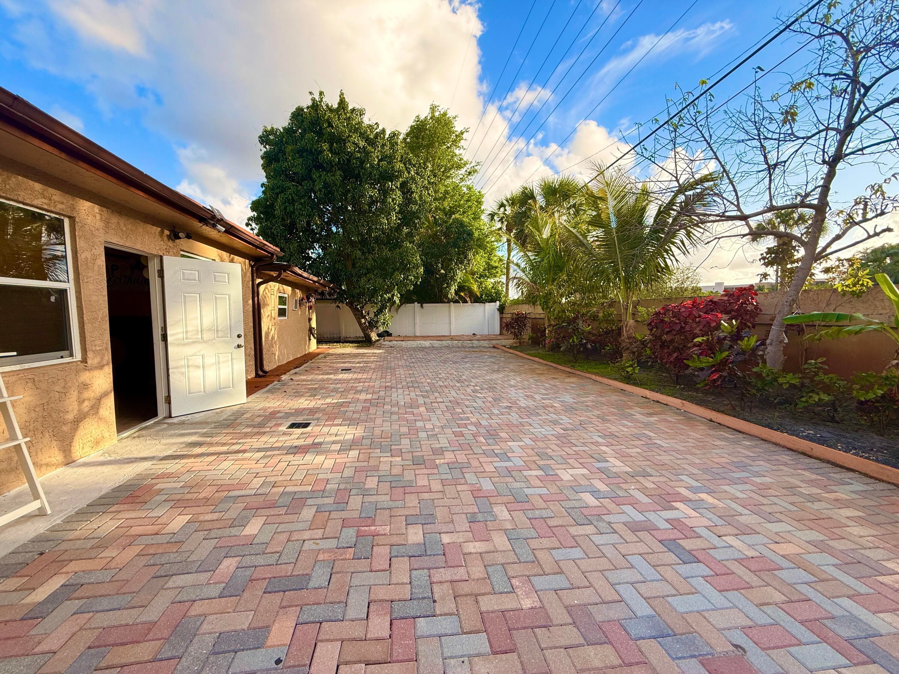 5279 W Woodstone Cir Circle W, Lake Worth, FL 33463 — photo 11 of 89