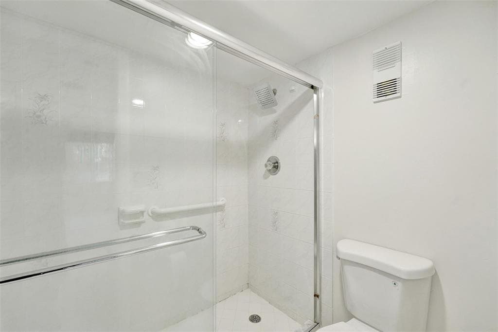 1000 Saint Charles Place 305, Pembroke Pines, FL 33026 — photo 17 of 34