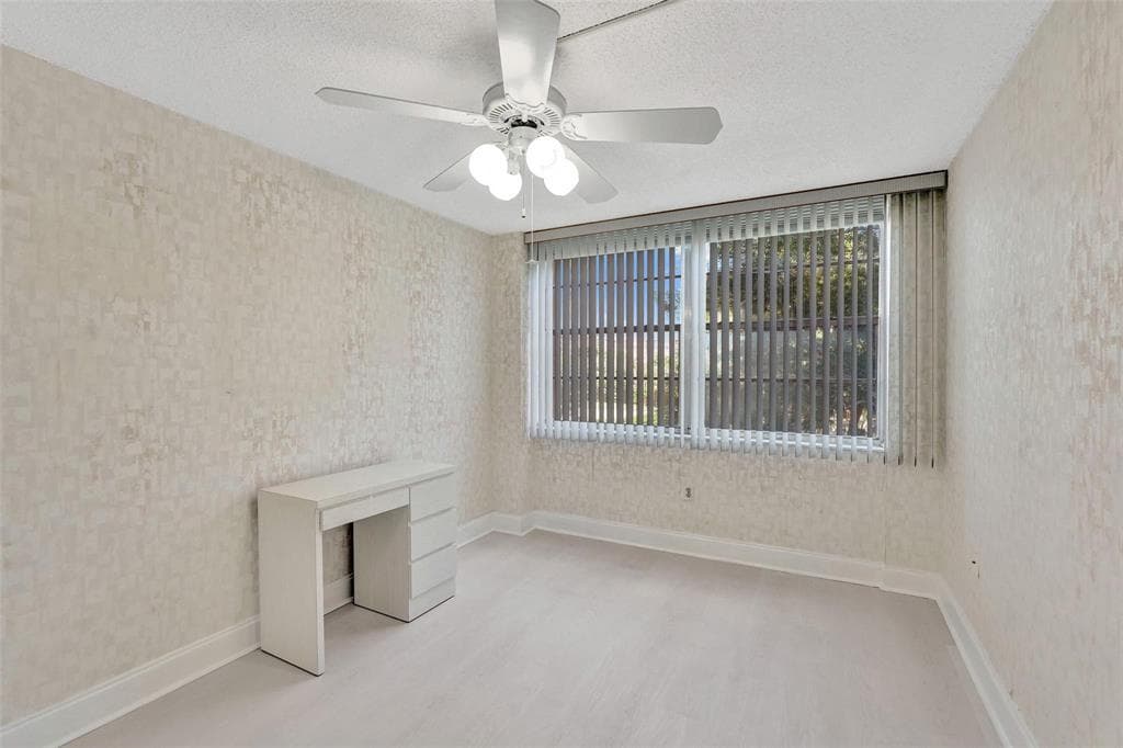 1000 Saint Charles Place 305, Pembroke Pines, FL 33026 — photo 19 of 34
