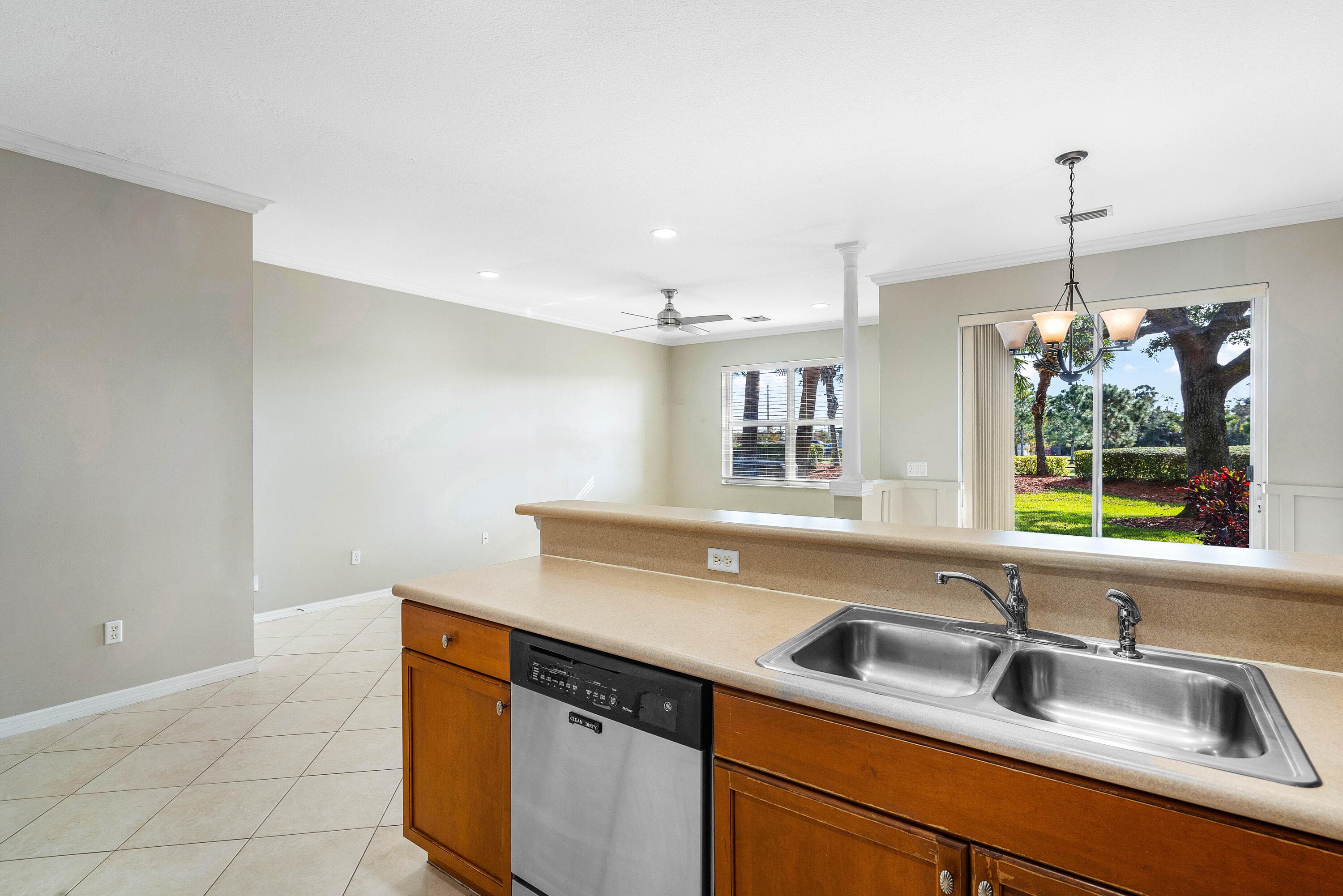389 River Bluff Lane, Royal Palm Beach, FL 33411 — photo 4 of 23