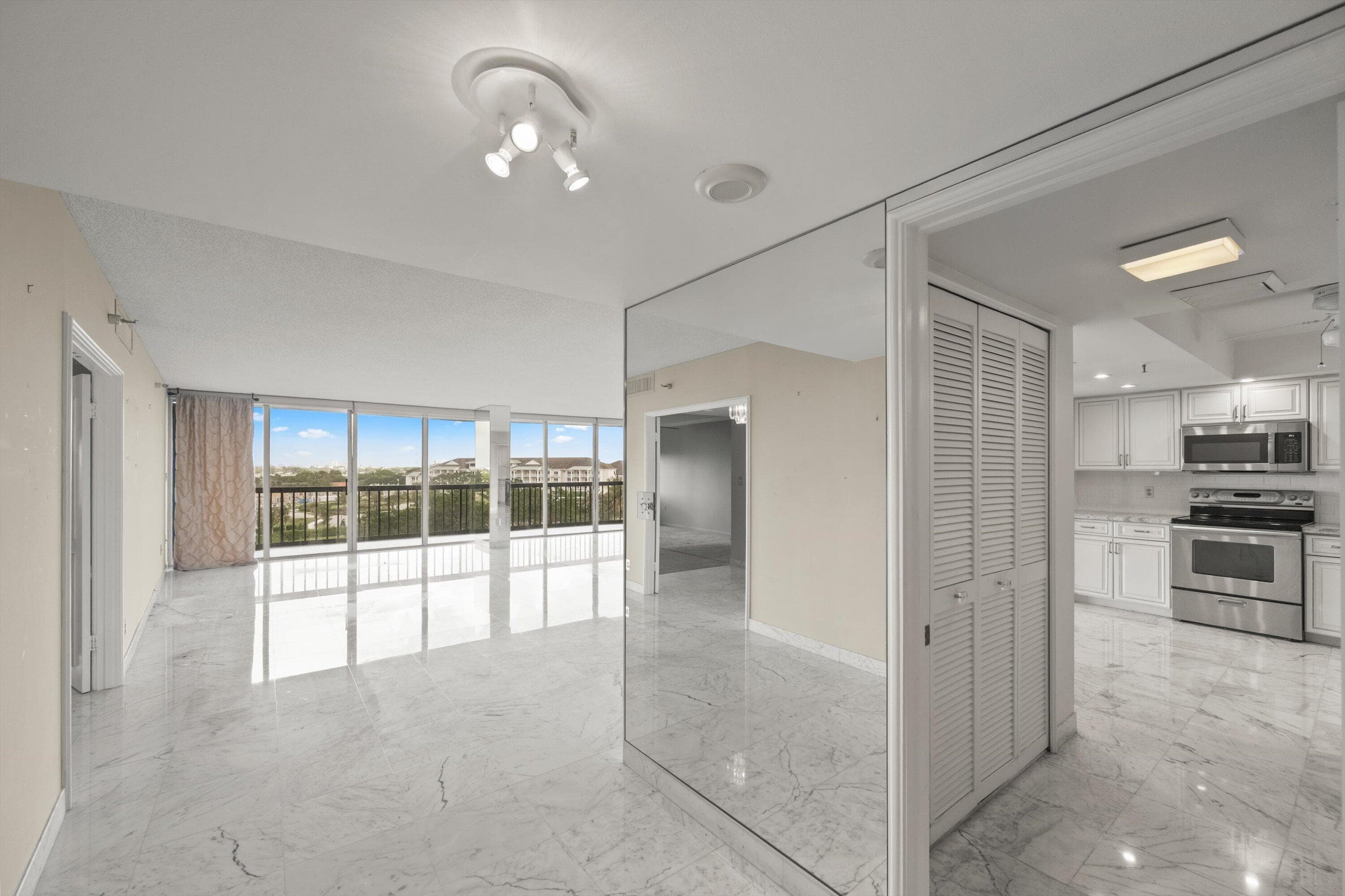 2480 Presidential Way 704, West Palm Beach, FL 33401 — photo 8 of 36