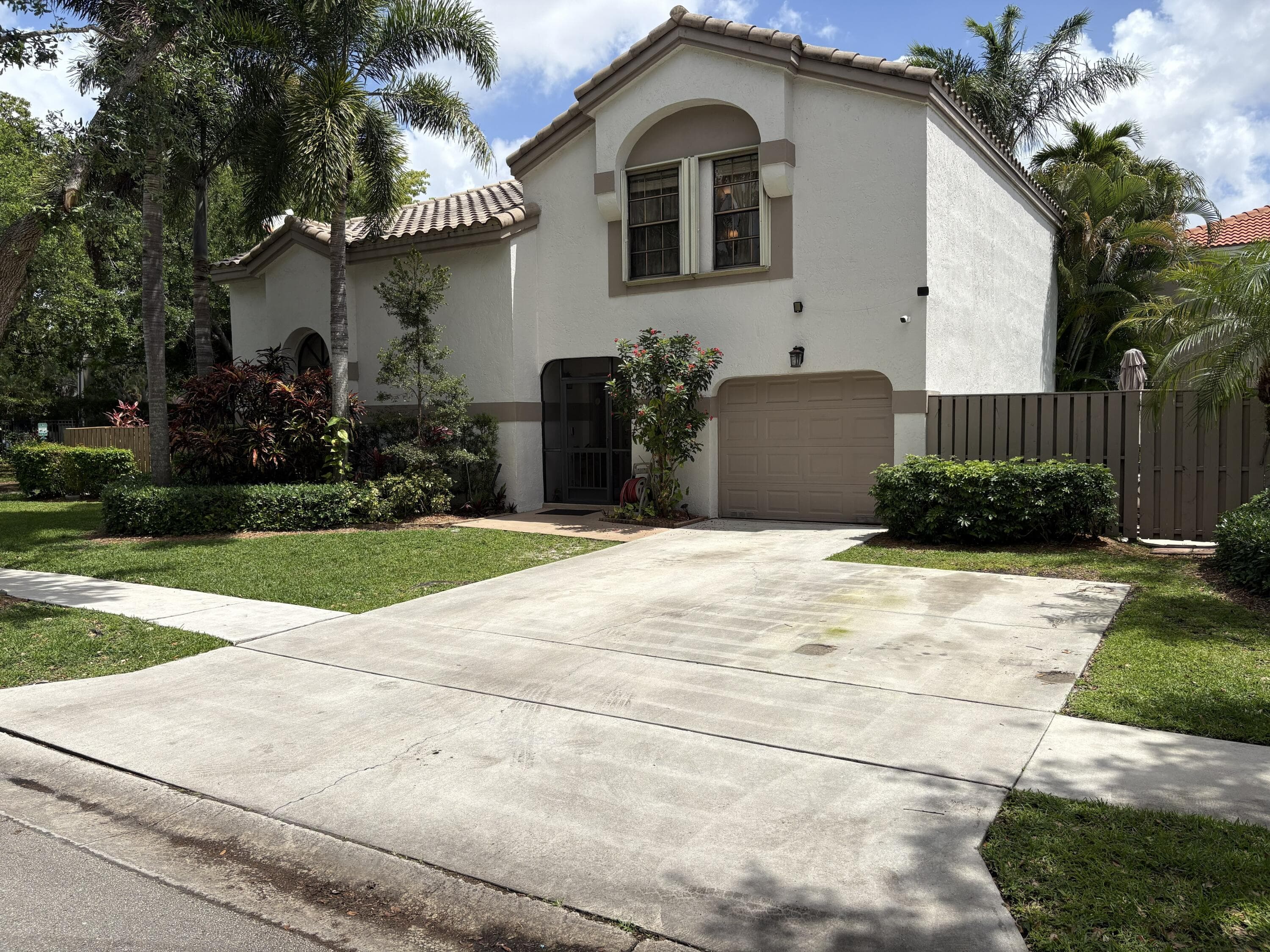 1750 NW 107th Way, Plantation, FL 33322 — photo 1 of 39