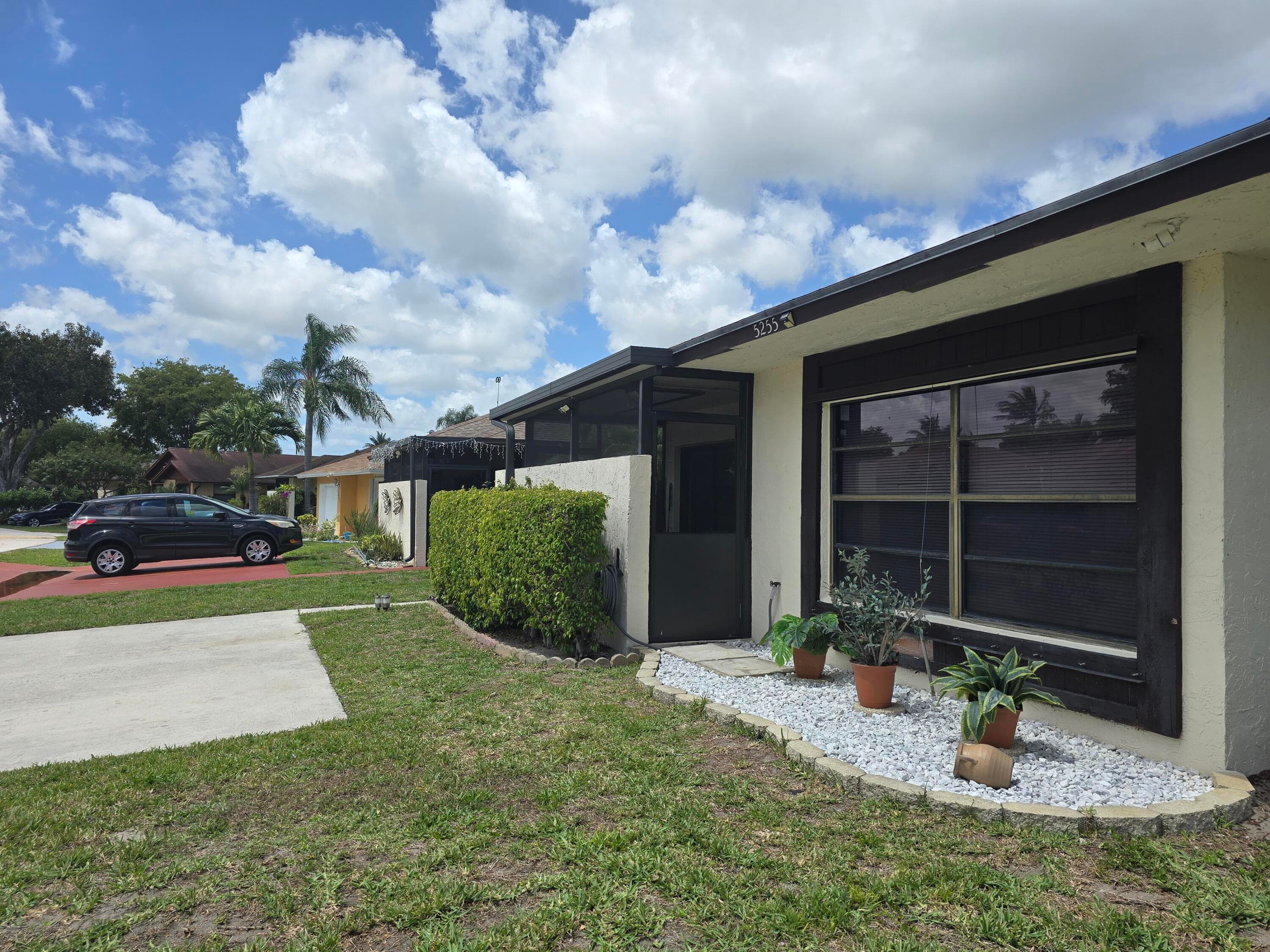 5255 Mendoza Street, West Palm Beach, FL 33415 — photo 8 of 45